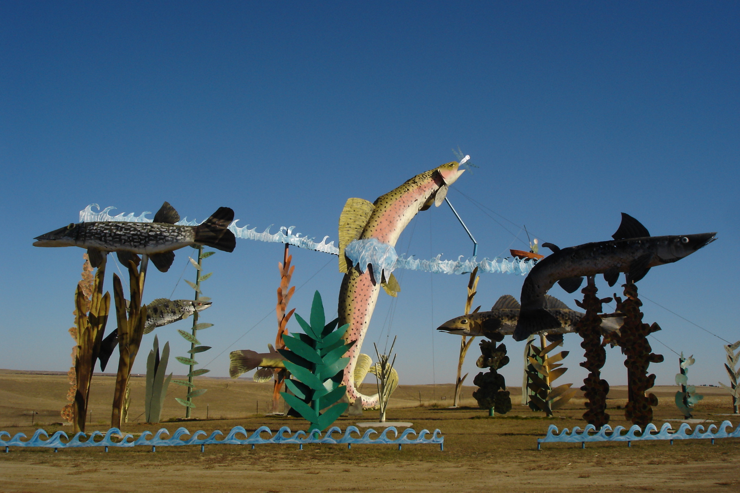 The Enchanted Highway, North Dakota: Giant Sculptures on the Prairie (image credits: wikimedia)