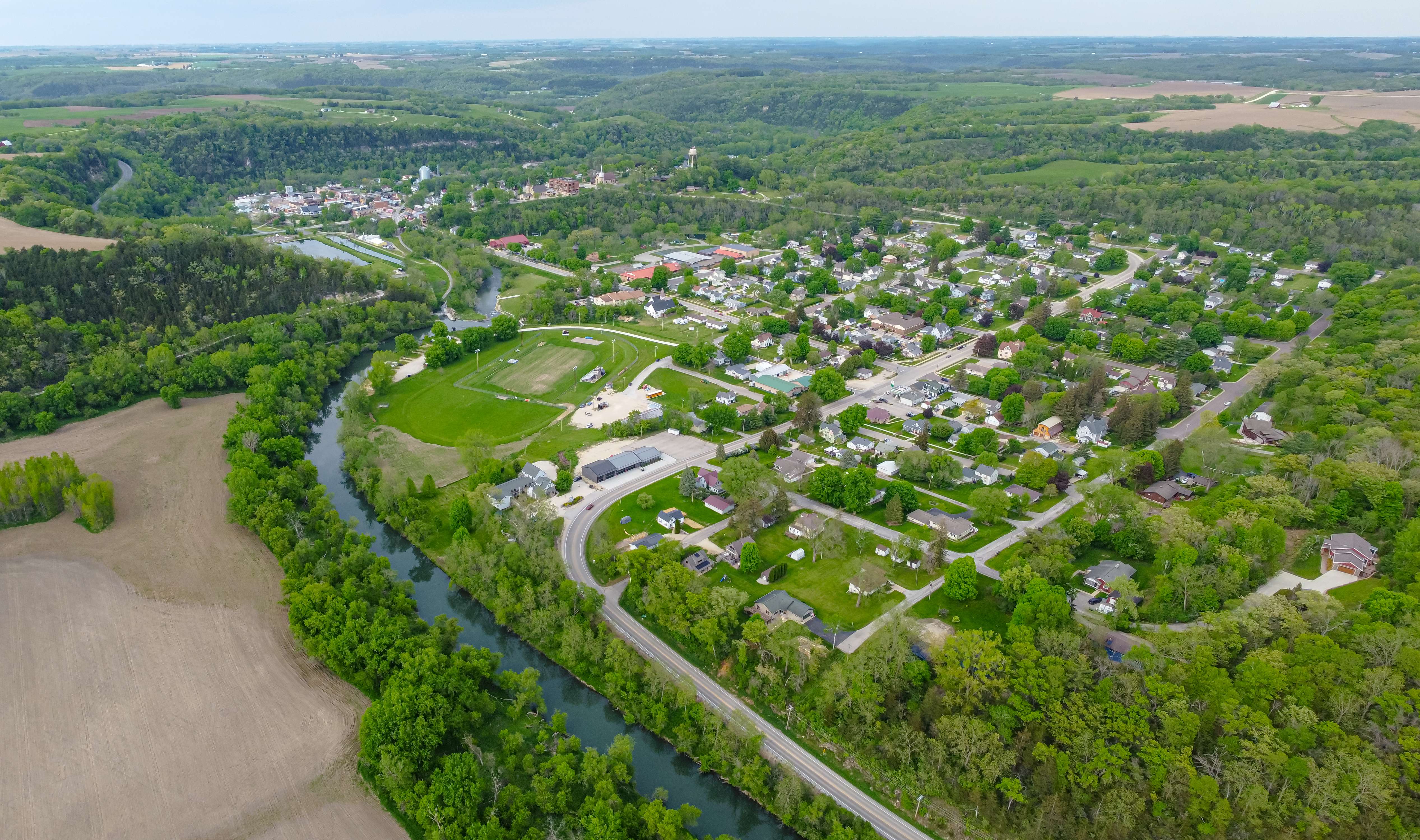Lanesboro, Minnesota: Bluff Country Bliss (image credits: wikimedia)