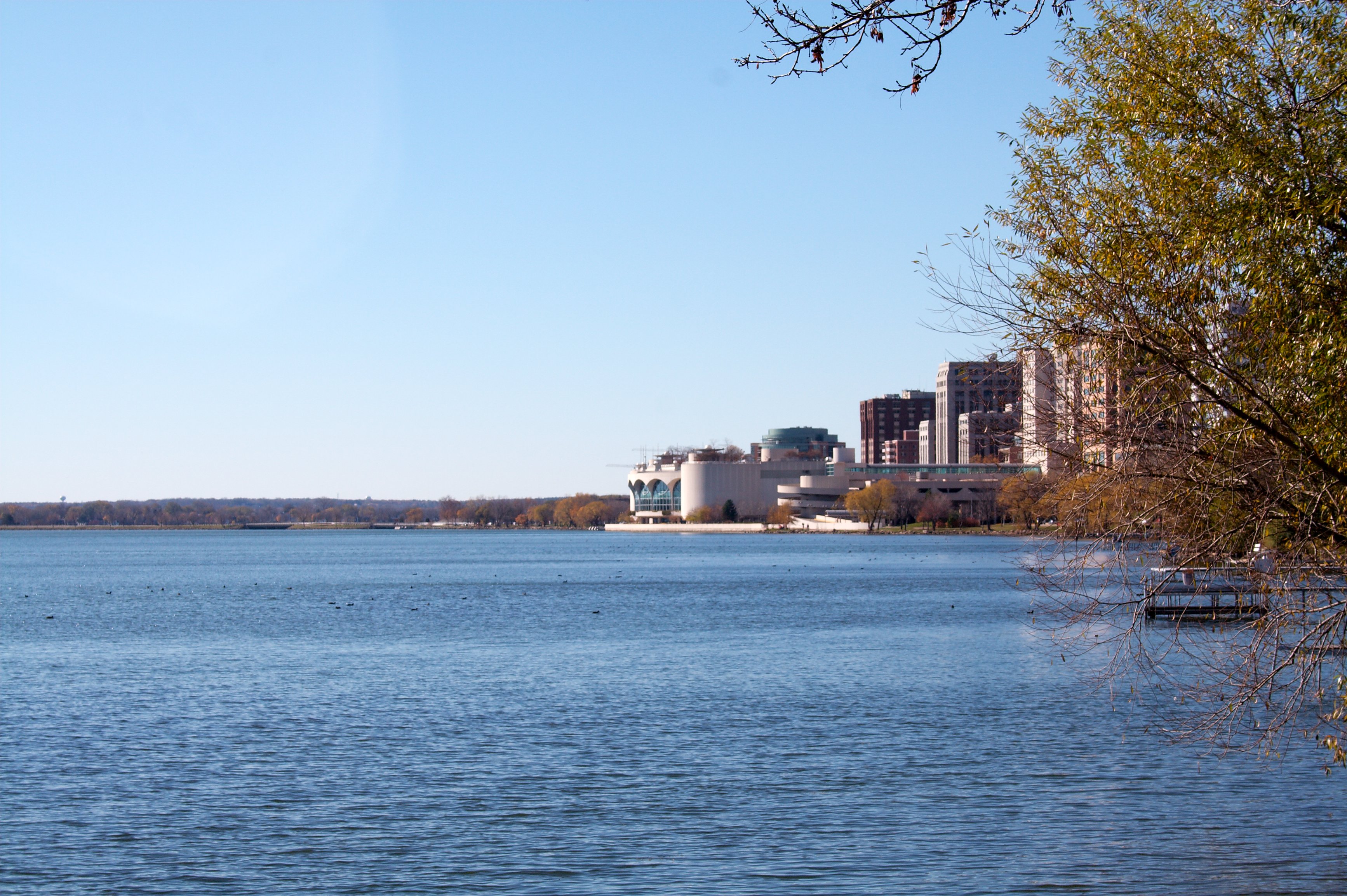 Madison Wisconsin Lakeside Living (image credits: wikimedia)