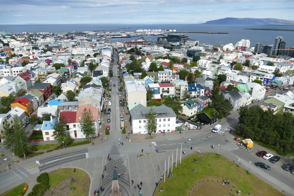 Iceland: The World’s Top Safety Champion (image credits: rawpixel)