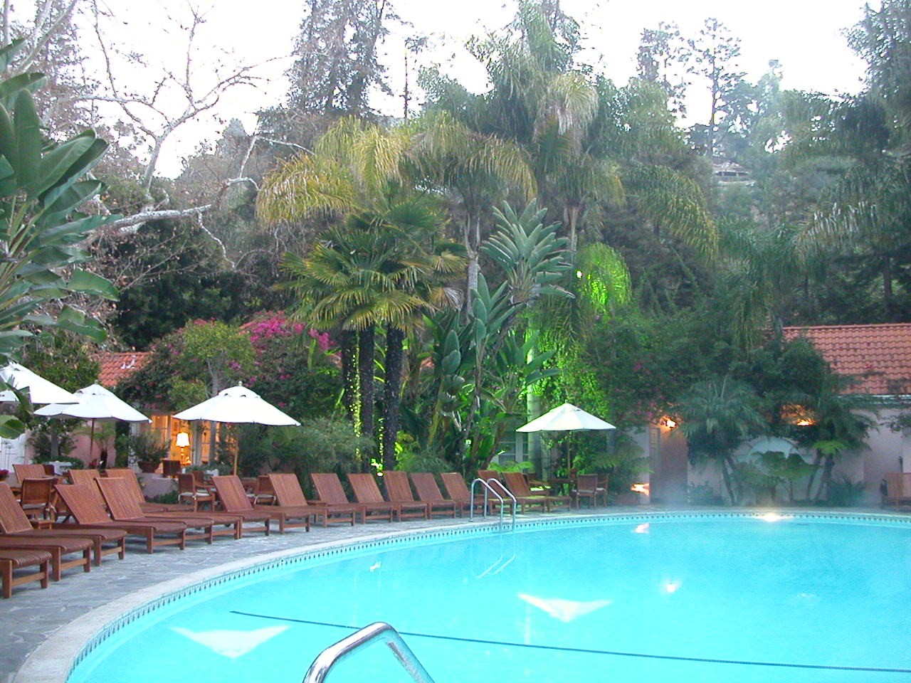 Hotel Bel-Air – Los Angeles, California (image credits: wikimedia)