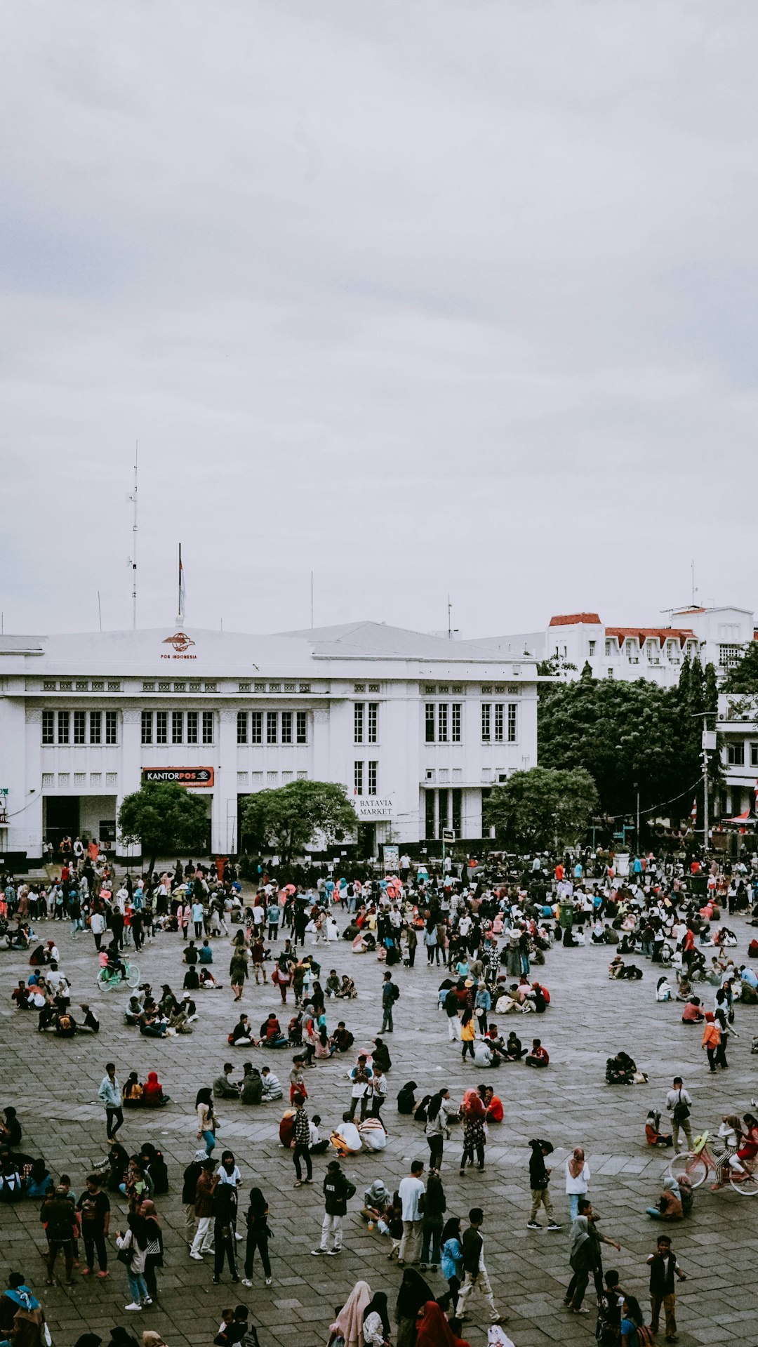 Understanding Overtourism: When Too Many Tourists Become a Problem (image credits: unsplash)