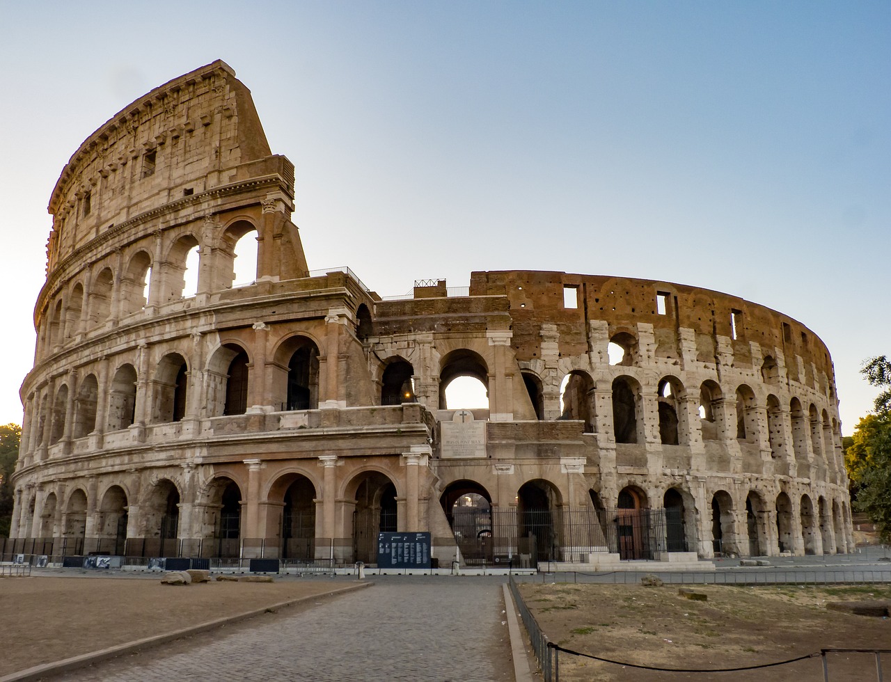 The Colosseum: A Timeless Icon (image credits: pixabay)