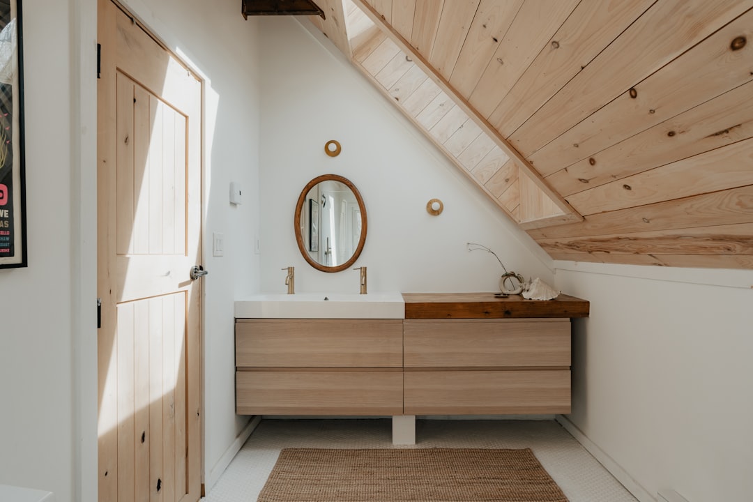 Guest Bathroom Rug (image credits: unsplash)