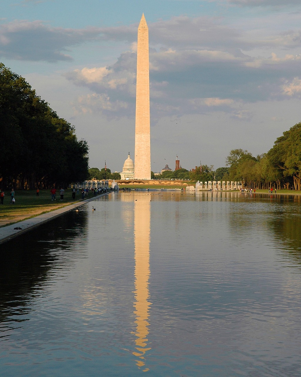 Washington DC Stroll Among Monuments (image credits: pixabay)