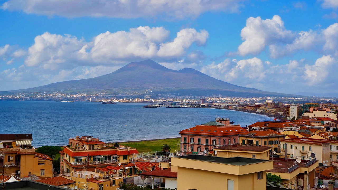 Mount Vesuvius, Italy (image credits: pixabay)