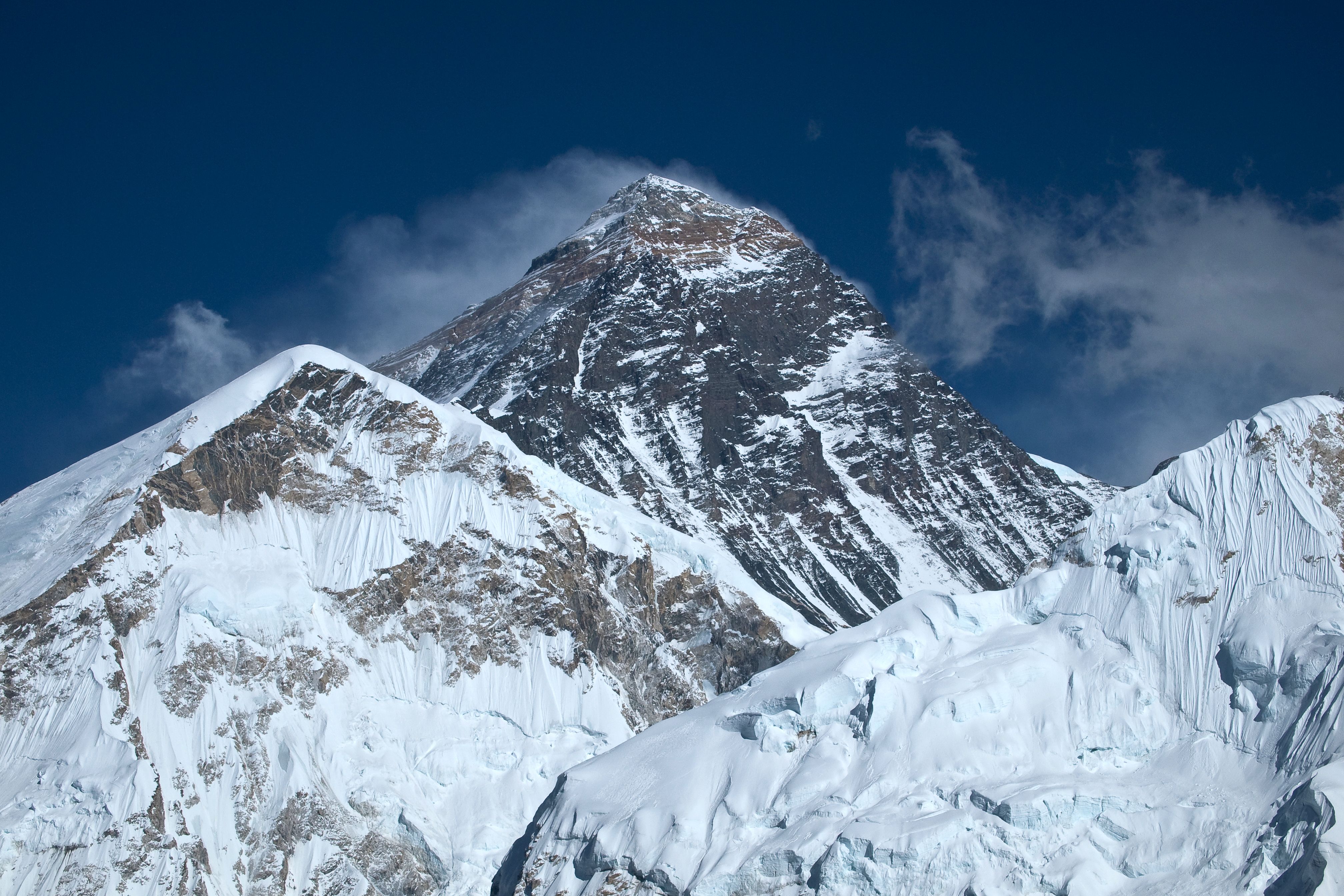 Mount Everest, Nepal (image credits: wikimedia)