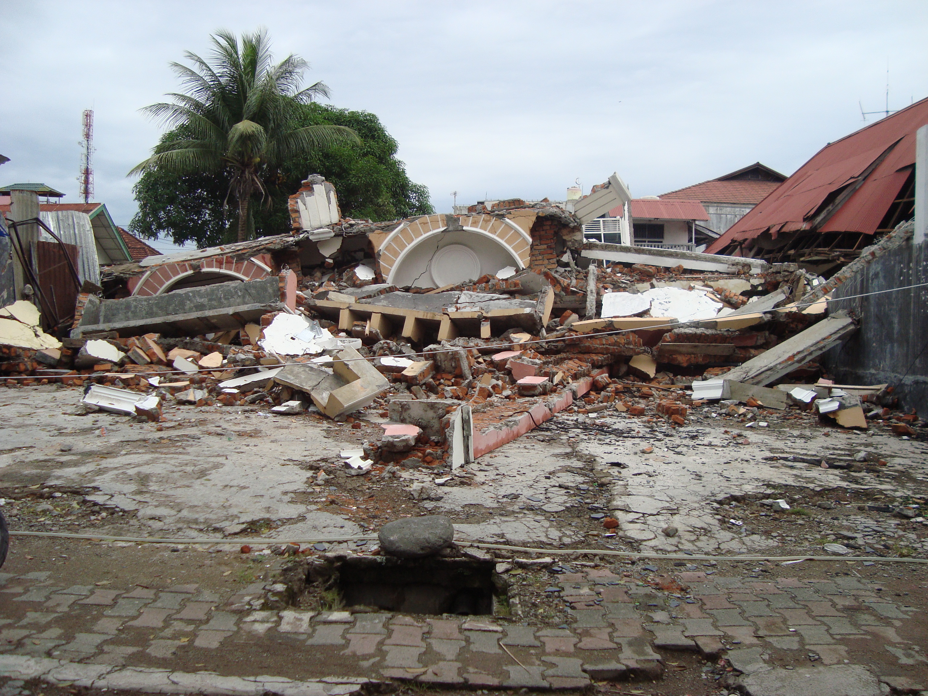 Indonesia: Battling Nature’s Fury in the Ring of Fire (image credits: wikimedia)