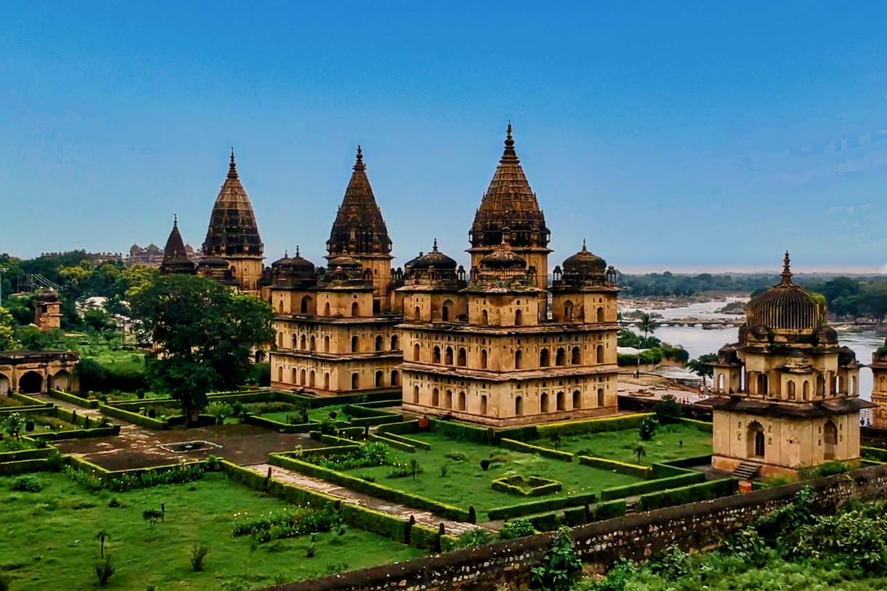 The Appeal of Off-Peak Travel (image credits: wikimedia)