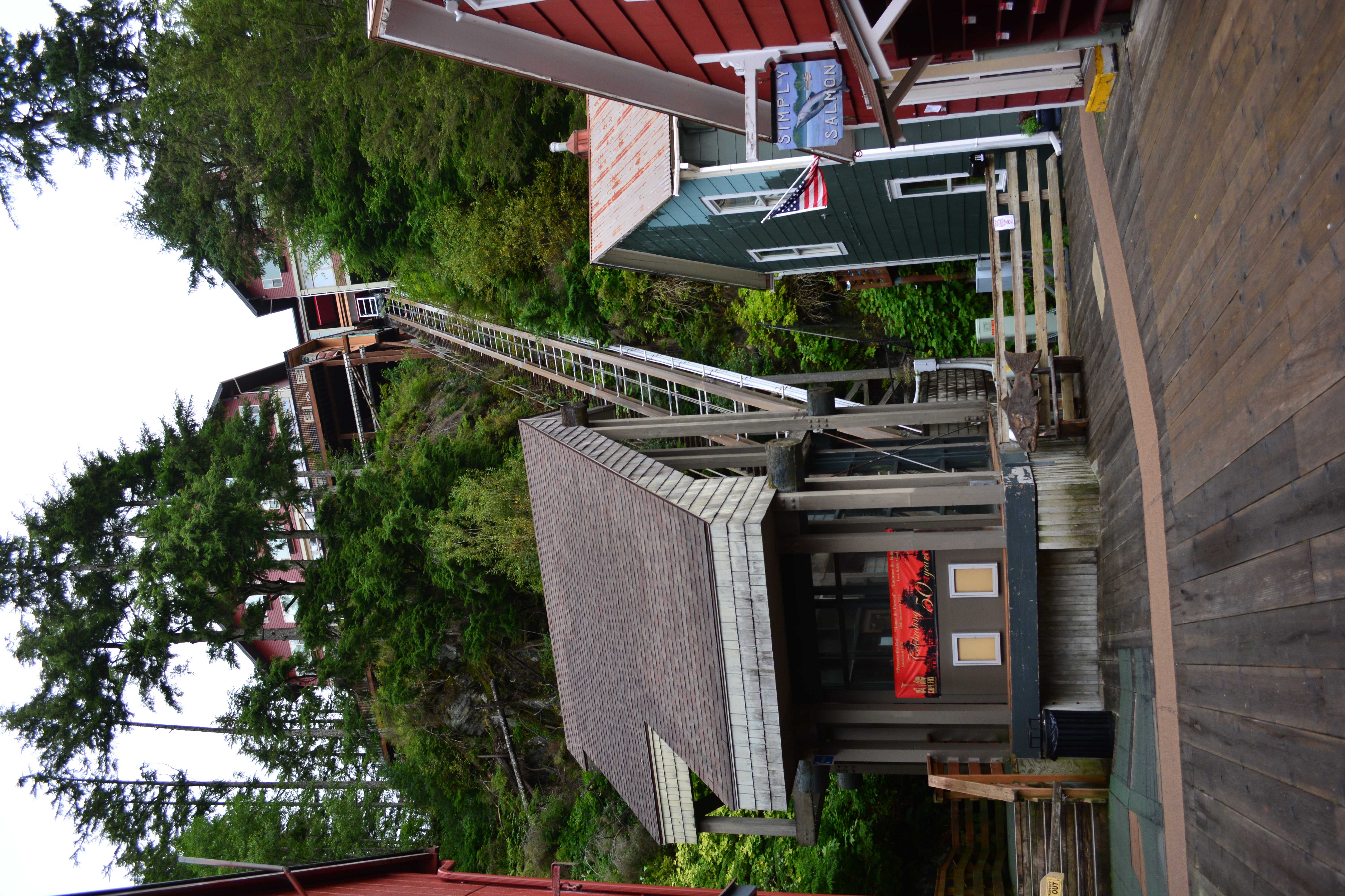 Luxury Accommodations (image credits: wikimedia)