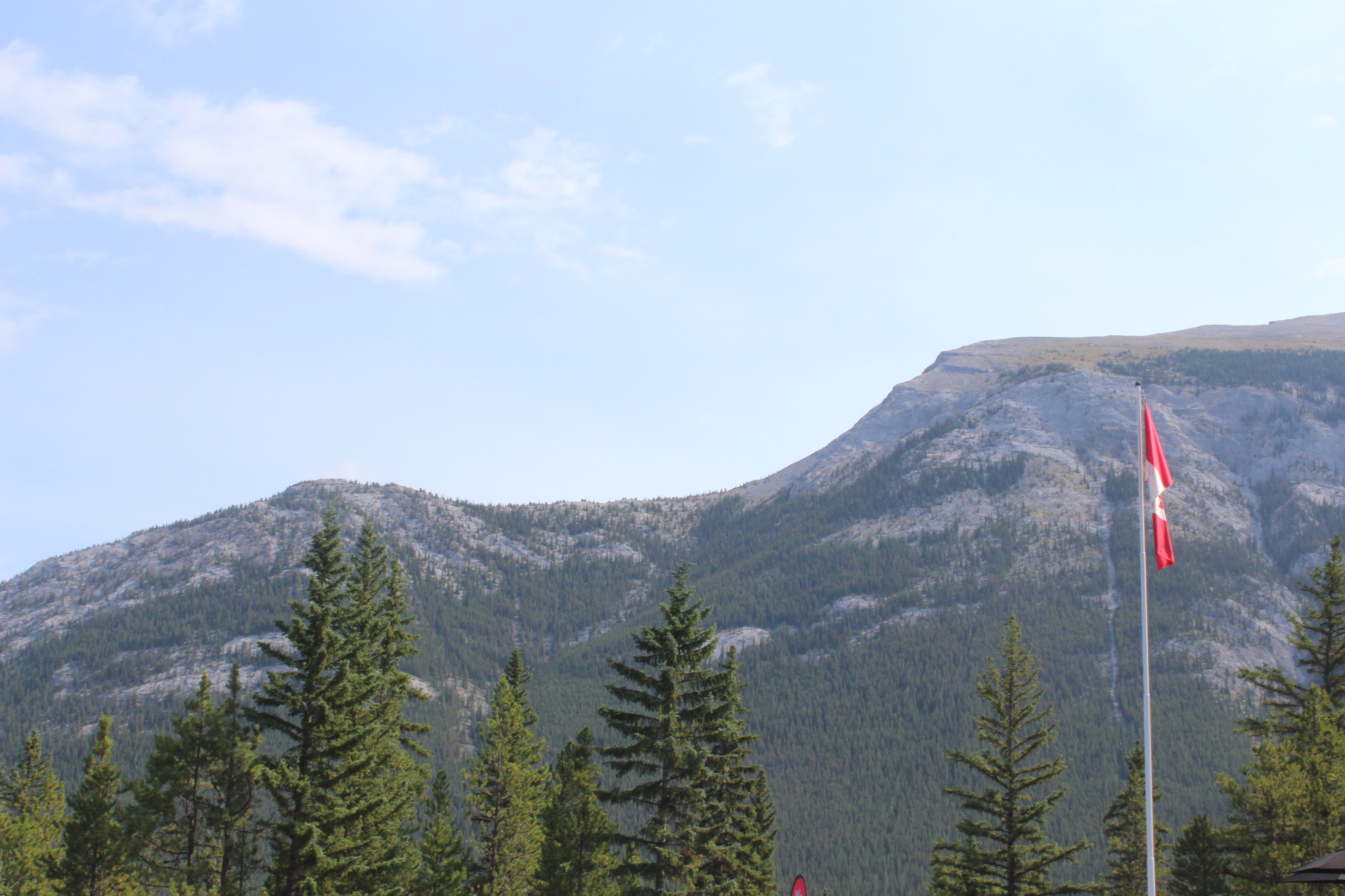 Banff Crowds Meet the Rockies (image credits: wikimedia)