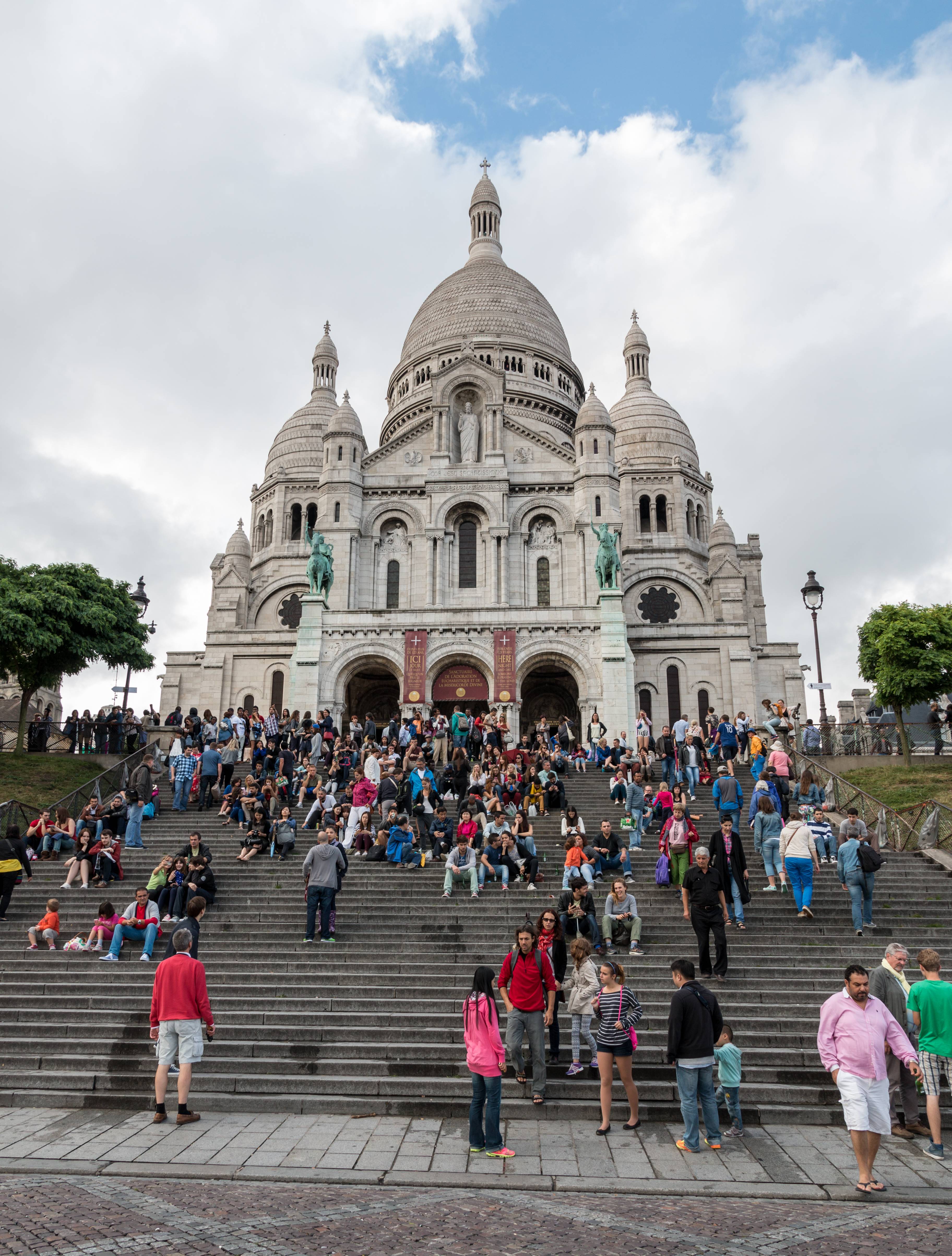 Montmartre’s Artistic Charm (image credits: wikimedia)