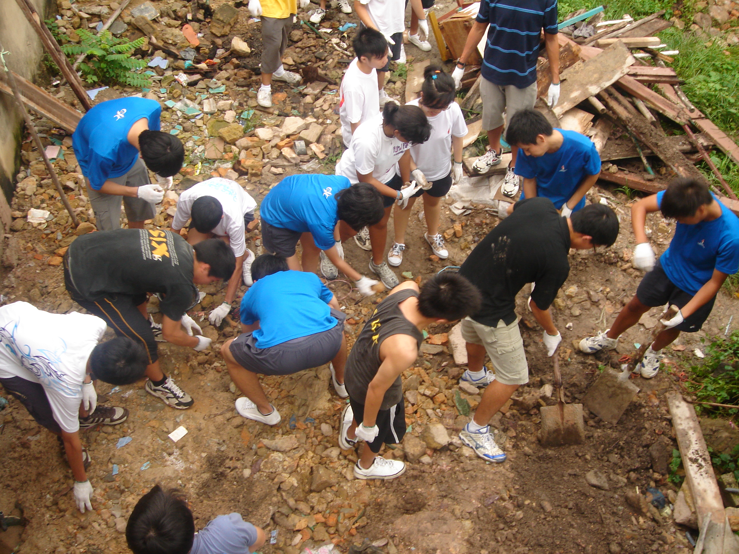 Volunteer Vacations: Giving Back While Traveling (image credits: wikimedia)