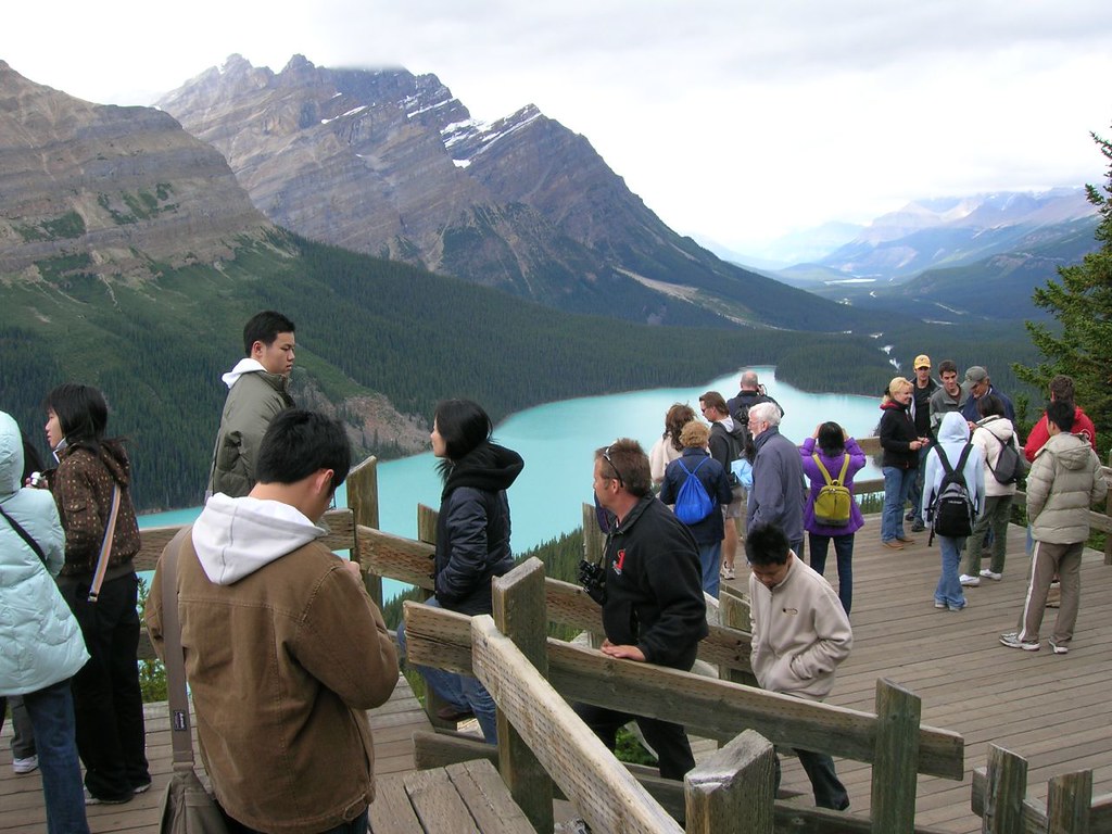 Overcrowding and Tourism Saturation in Key Canadian Destinations (image credits: flickr)