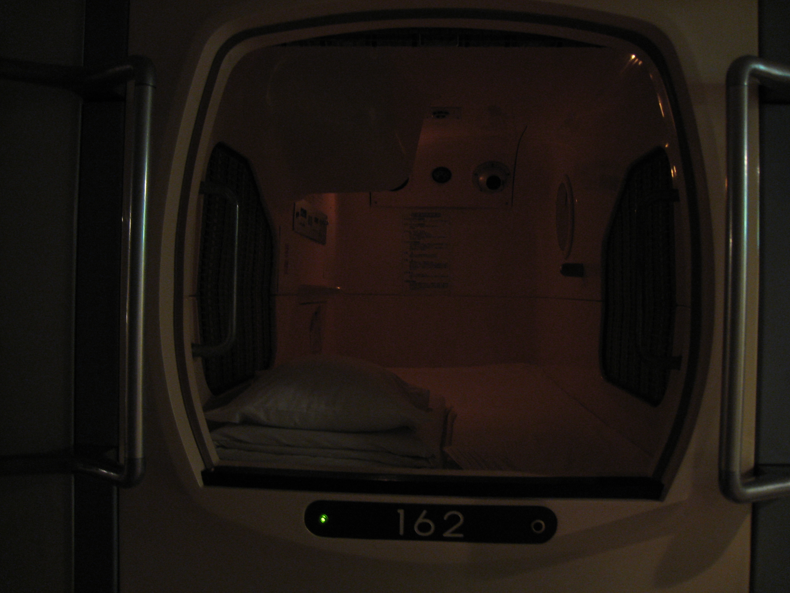 Unexpected Amenities Beyond the Capsule (image credits: wikimedia)