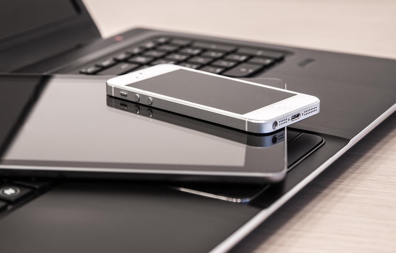 The Impact of Technology on Belonging (image credits: pixabay)