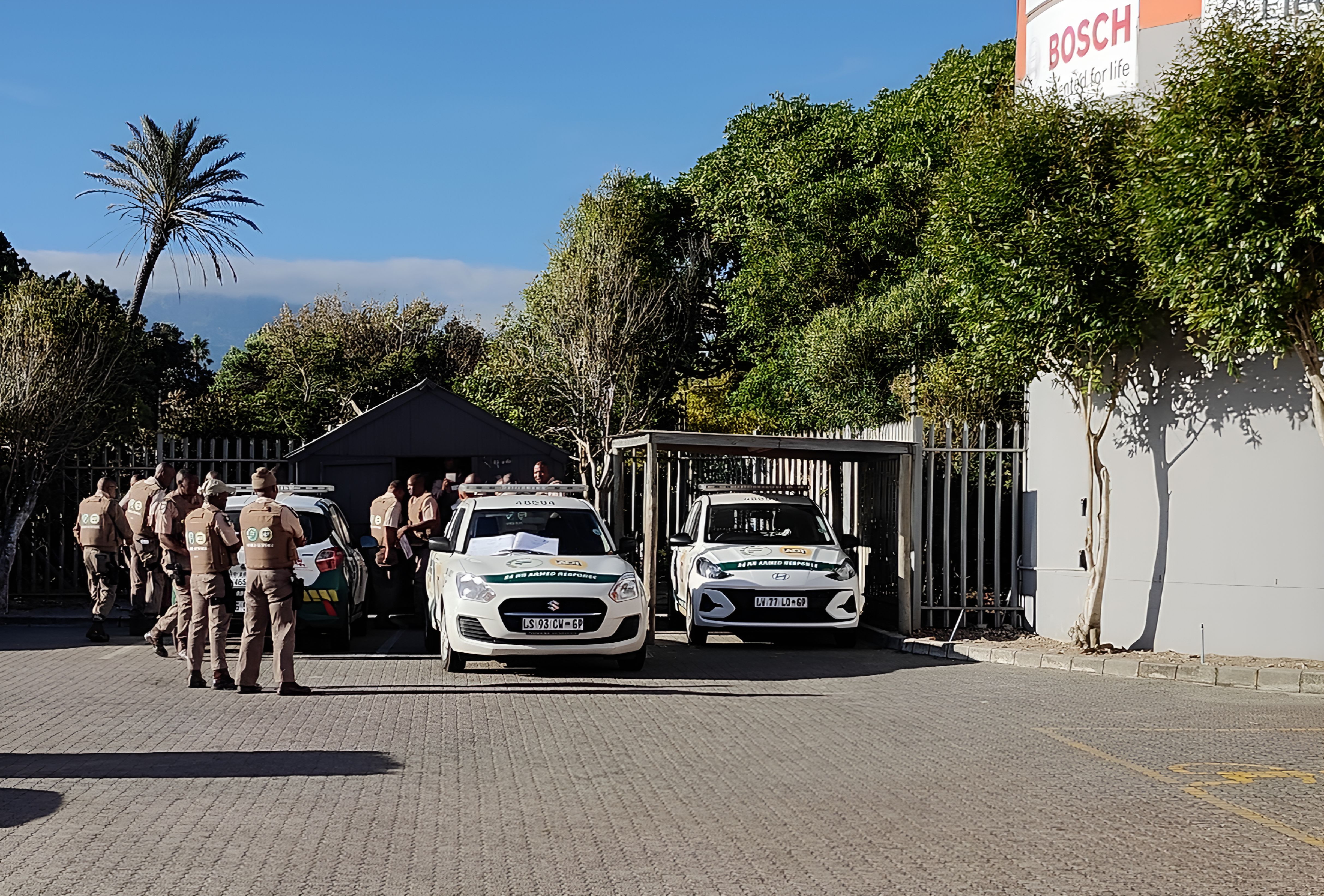 South Africa: Security Concerns and Visitor Limitations (image credits: wikimedia)