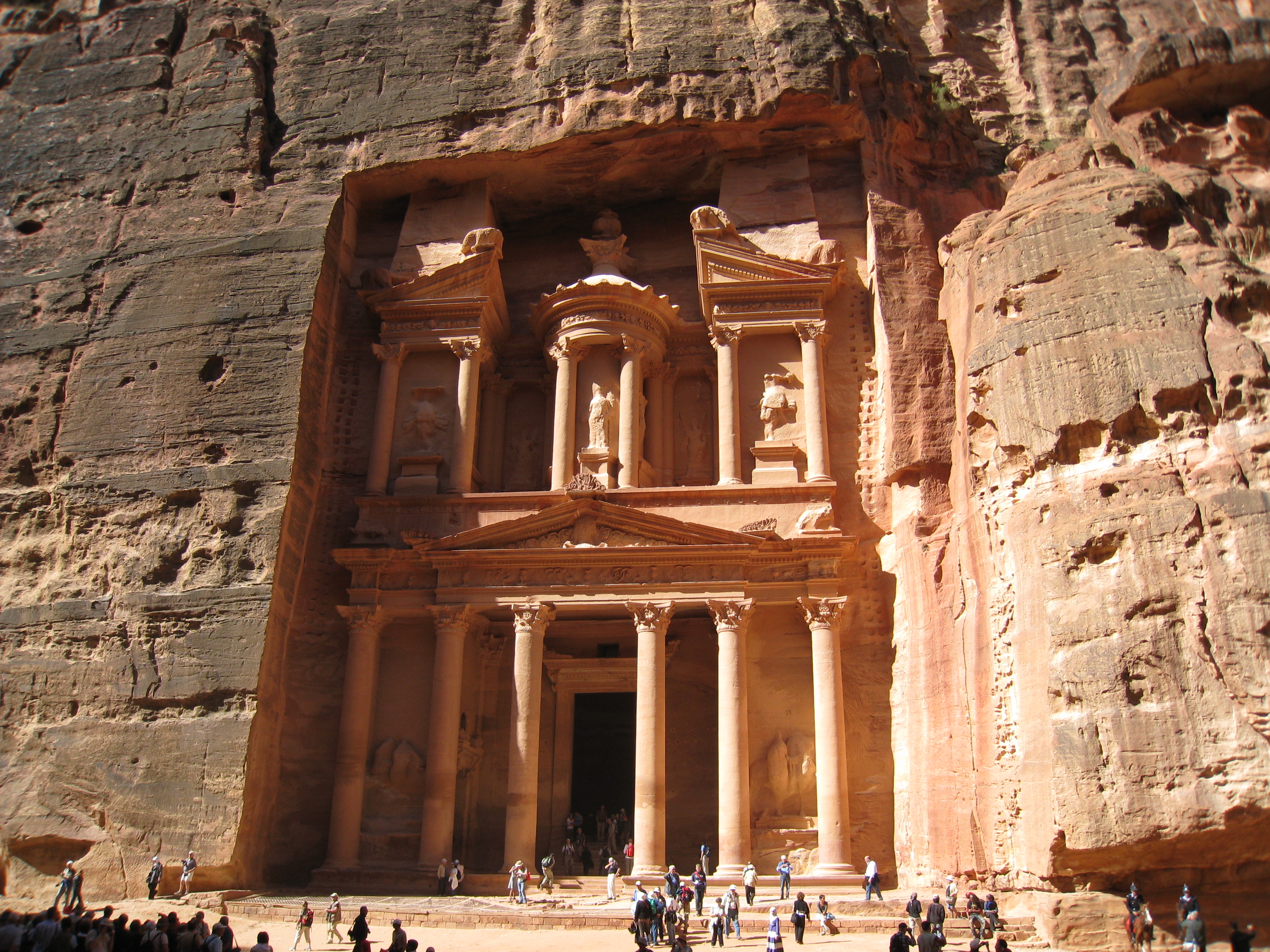 The Majestic Facade of Al-Khazneh (image credits: wikimedia)