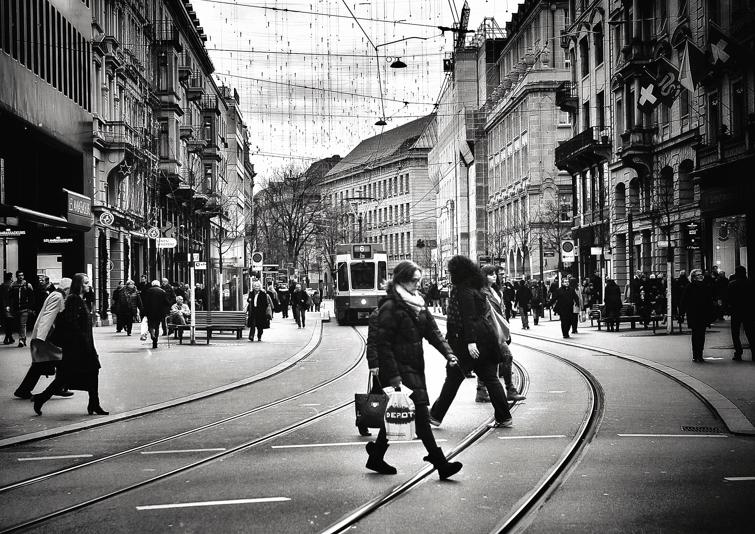 Zurich, Switzerland: Where Quality of Life Meets Urban Comfort (image credits: wikimedia)