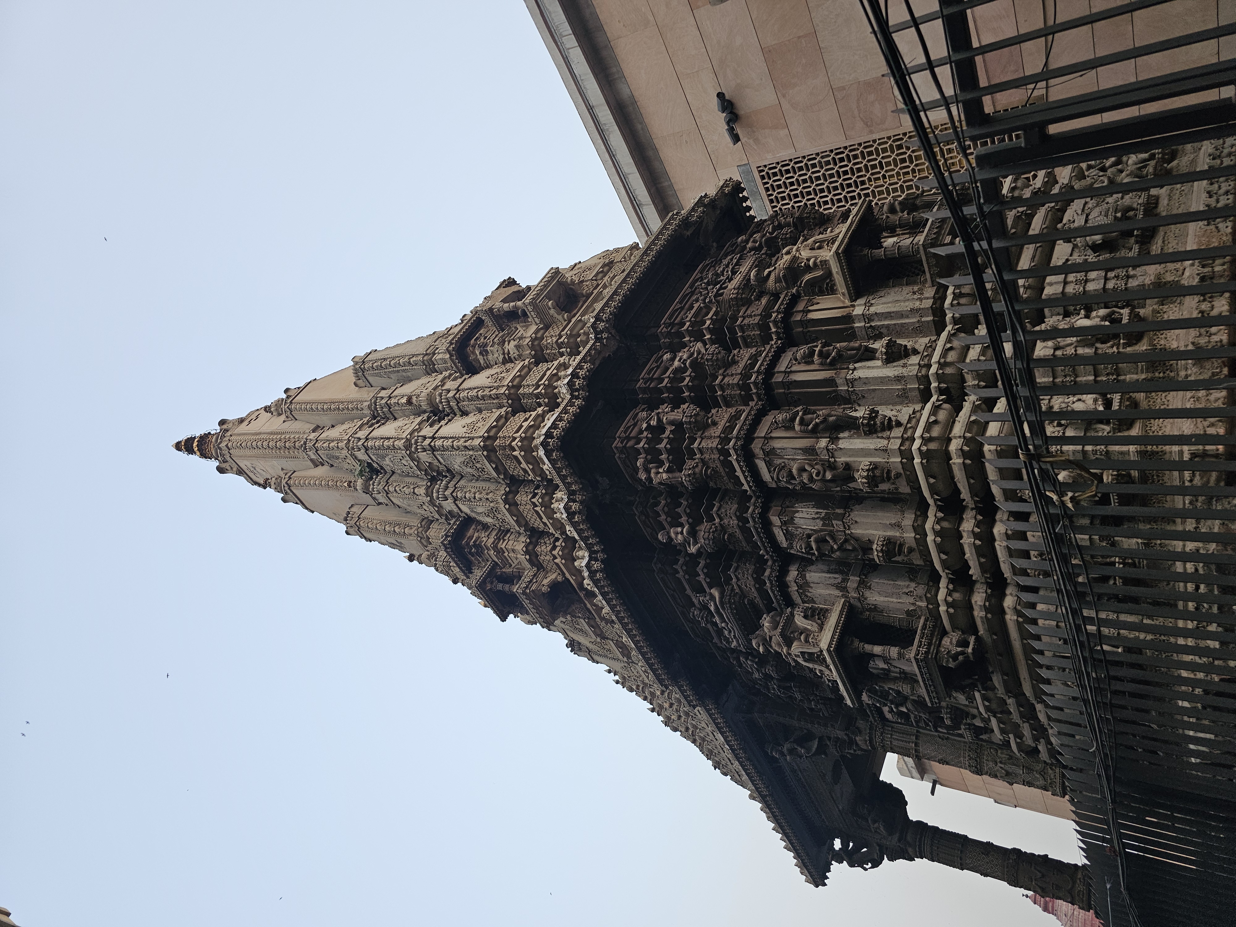 Temples and Faith: The Beating Heart of Varanasi (image credits: wikimedia)