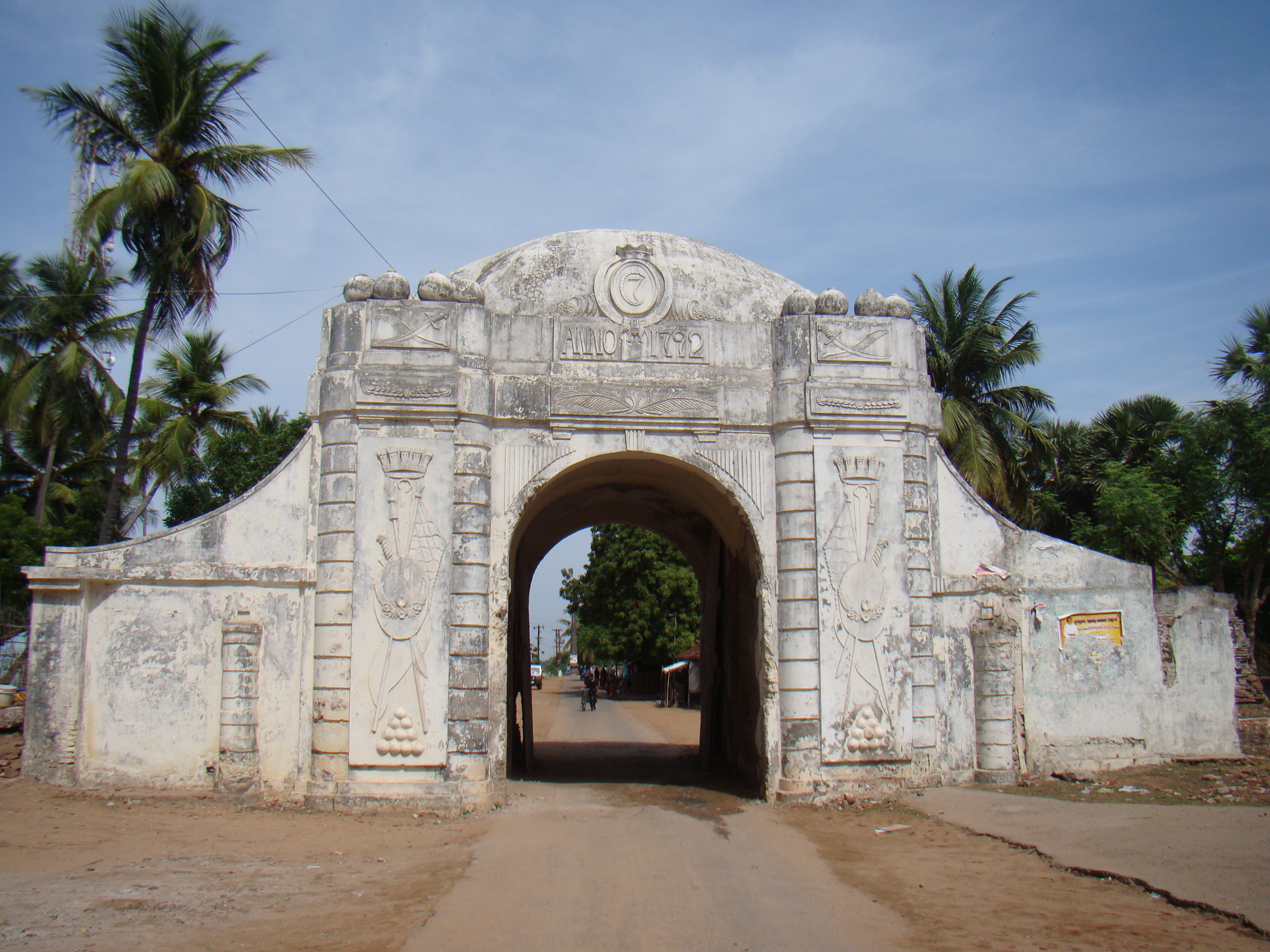 Gateway Towns Transform with New Opportunities (image credits: wikimedia)