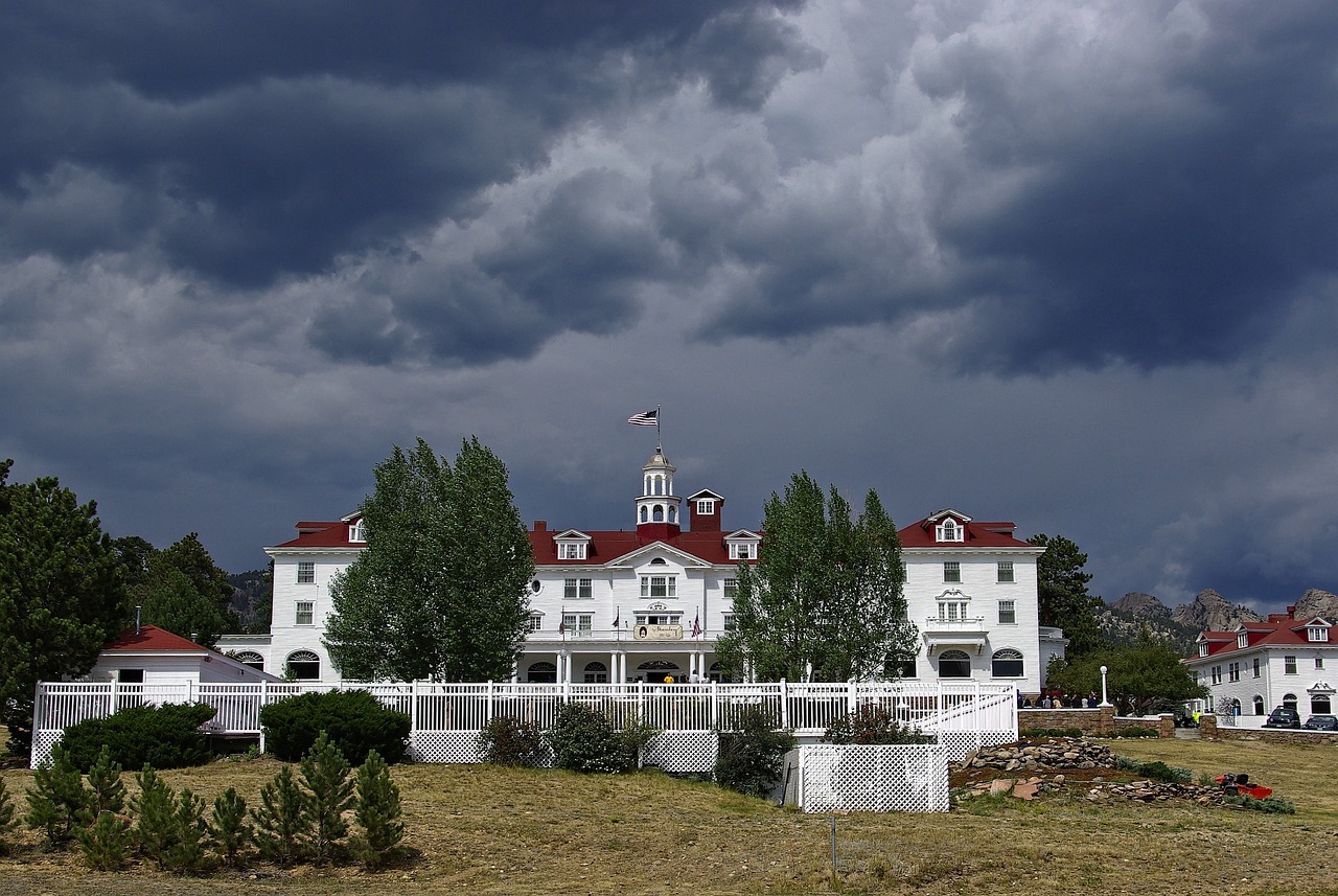 1. The Stanley Hotel, Colorado (image credits: pixabay)