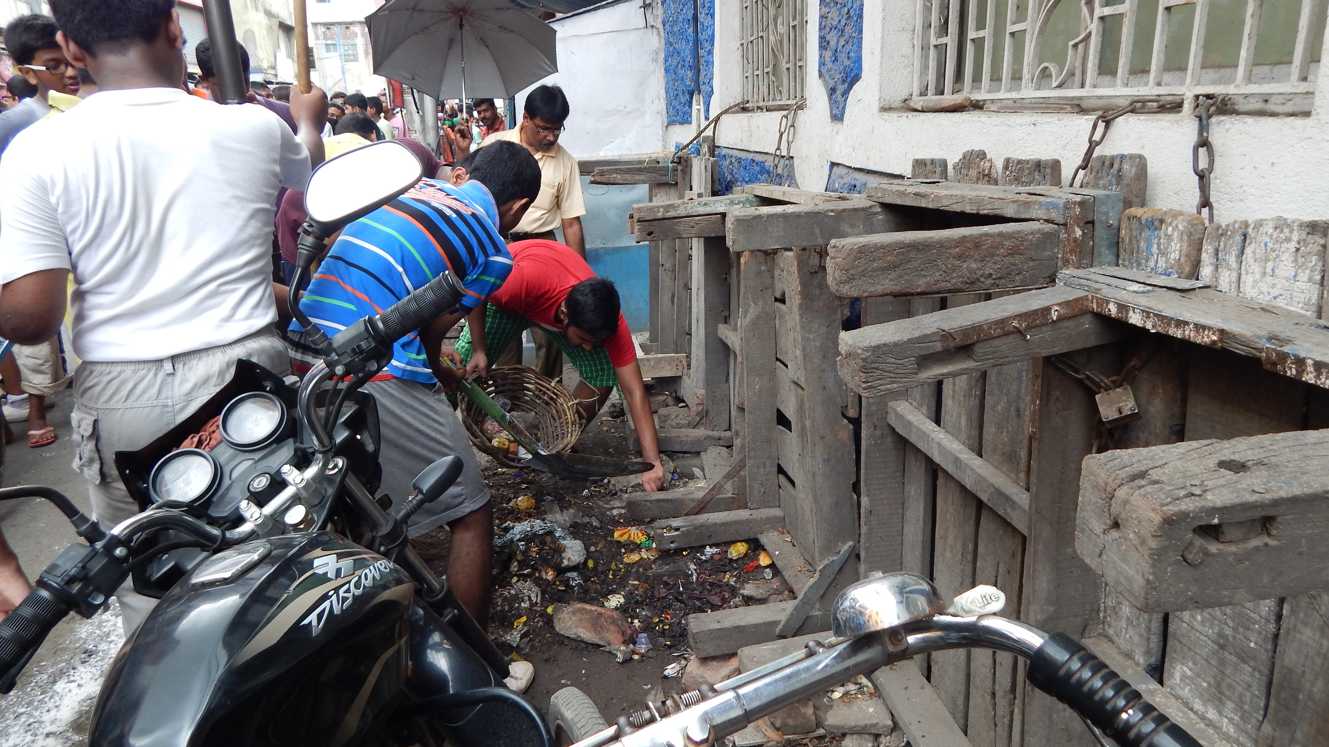 India: Progress Amidst Overwhelming Challenges (image credits: wikimedia)