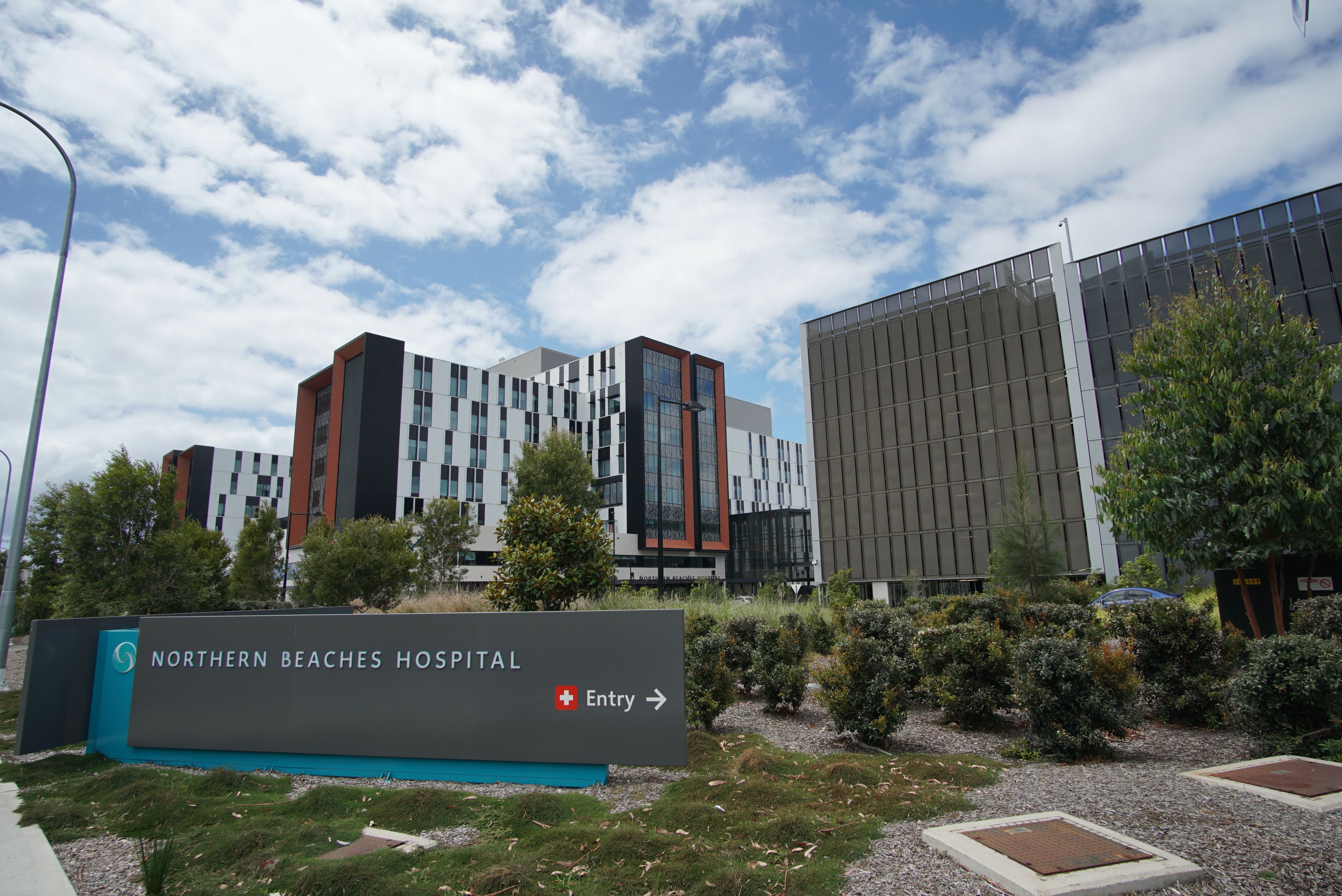 Australia: Hybrid System, Happy Patients (image credits: wikimedia)