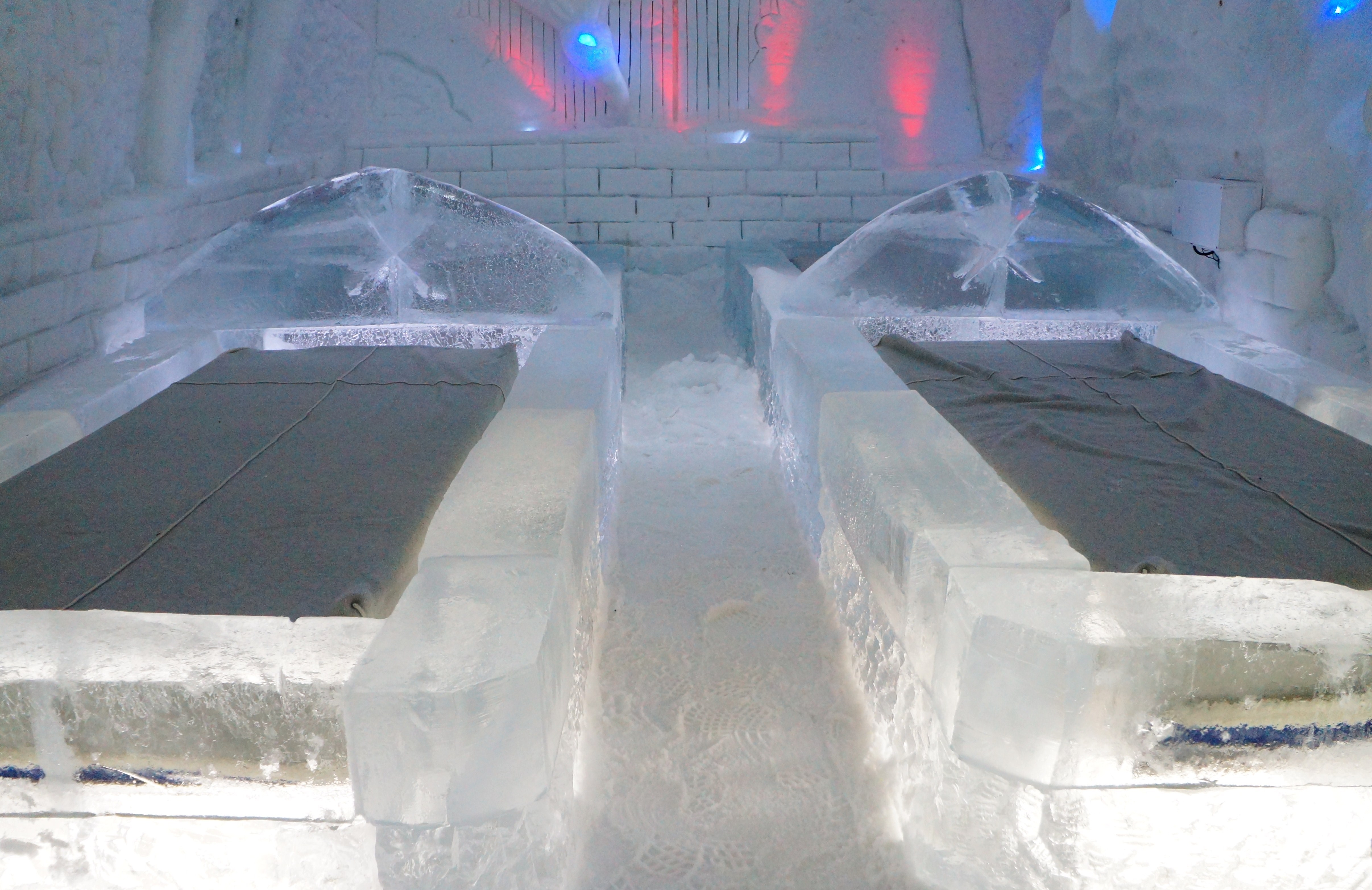 Harbin Ice Hotel – China (image credits: wikimedia)