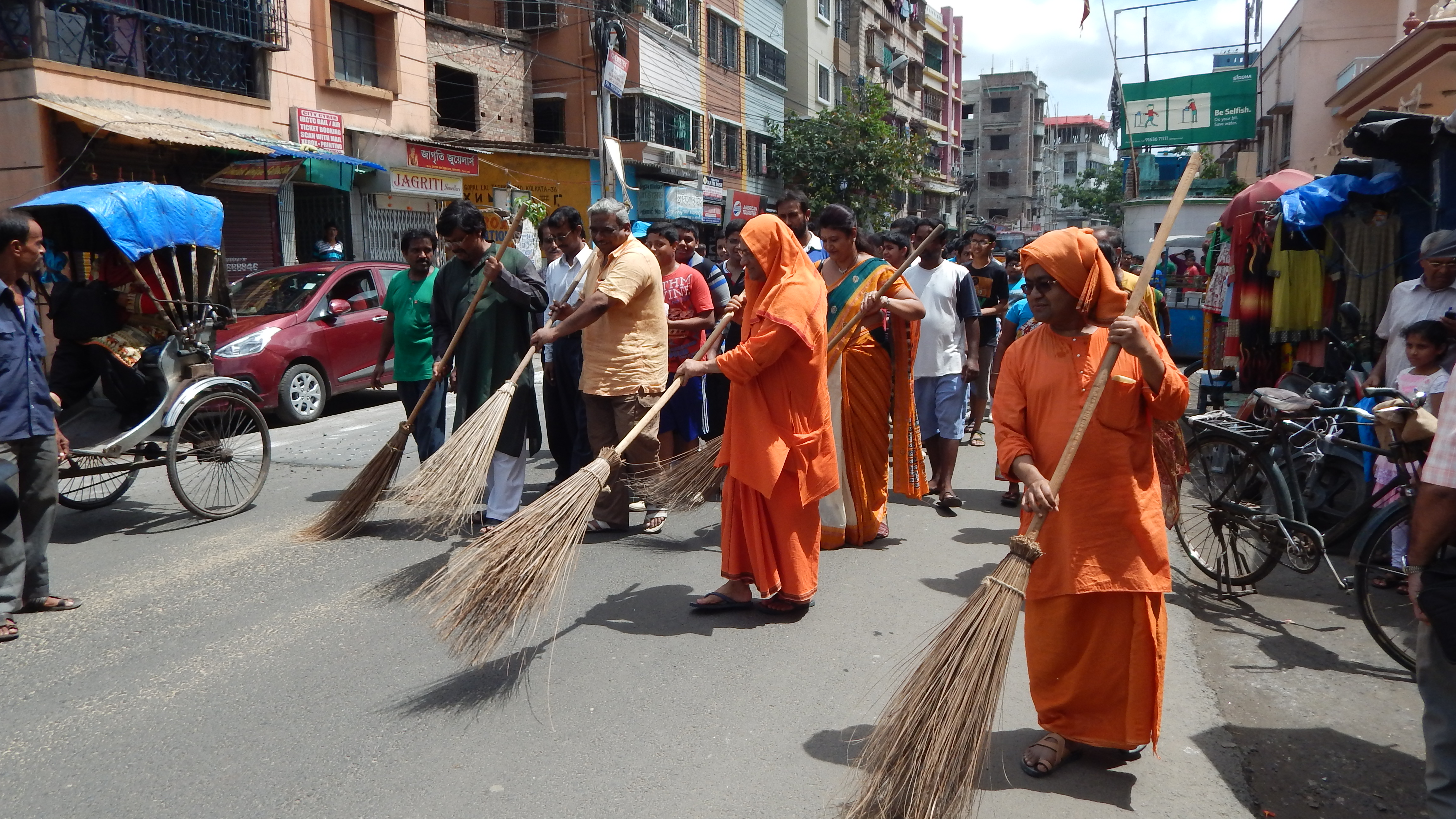 India: Battling Waste and Raising Awareness (image credits: wikimedia)
