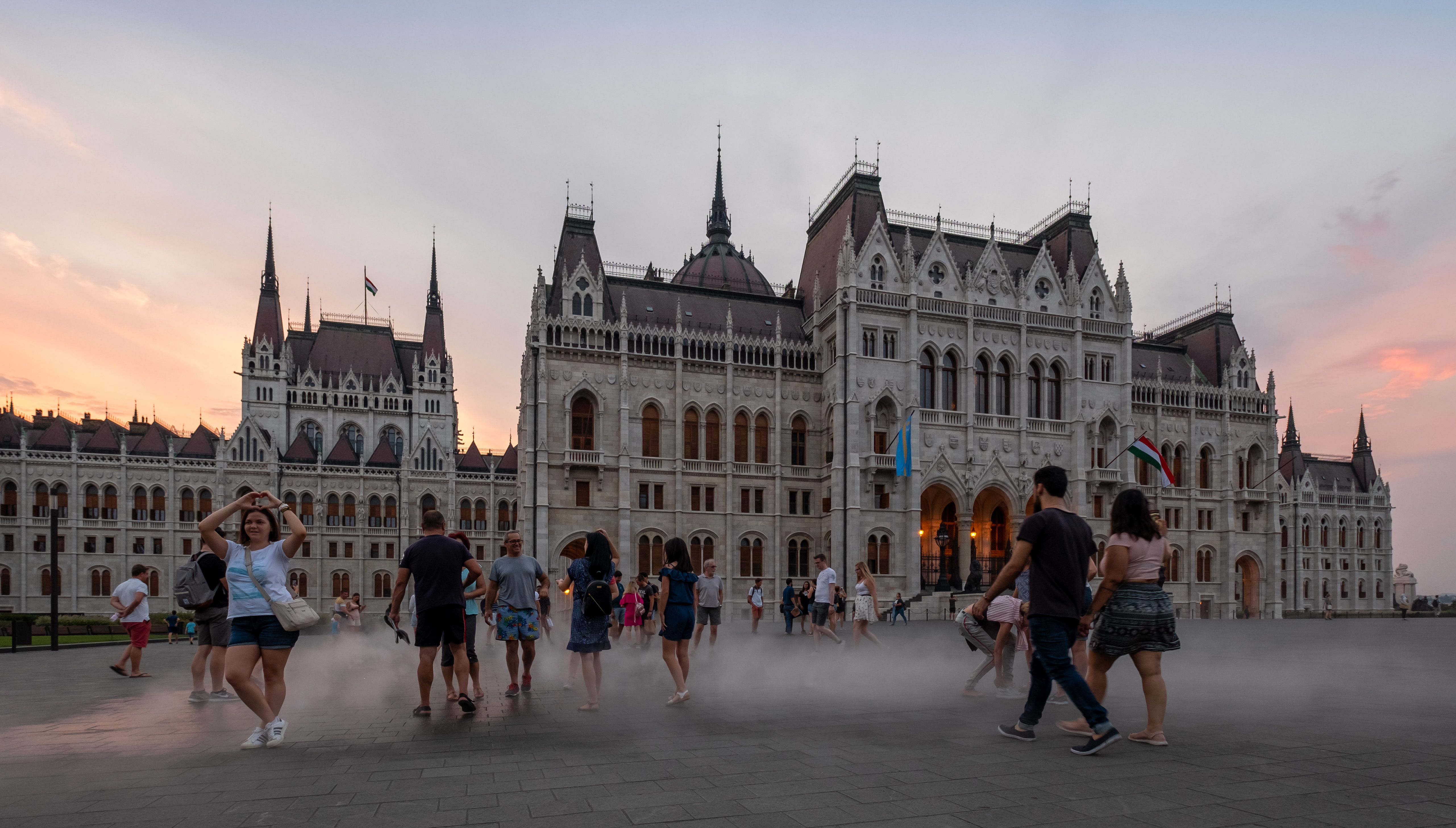 Why American Travelers Are Staying Home or Going Elsewhere (image credits: wikimedia)