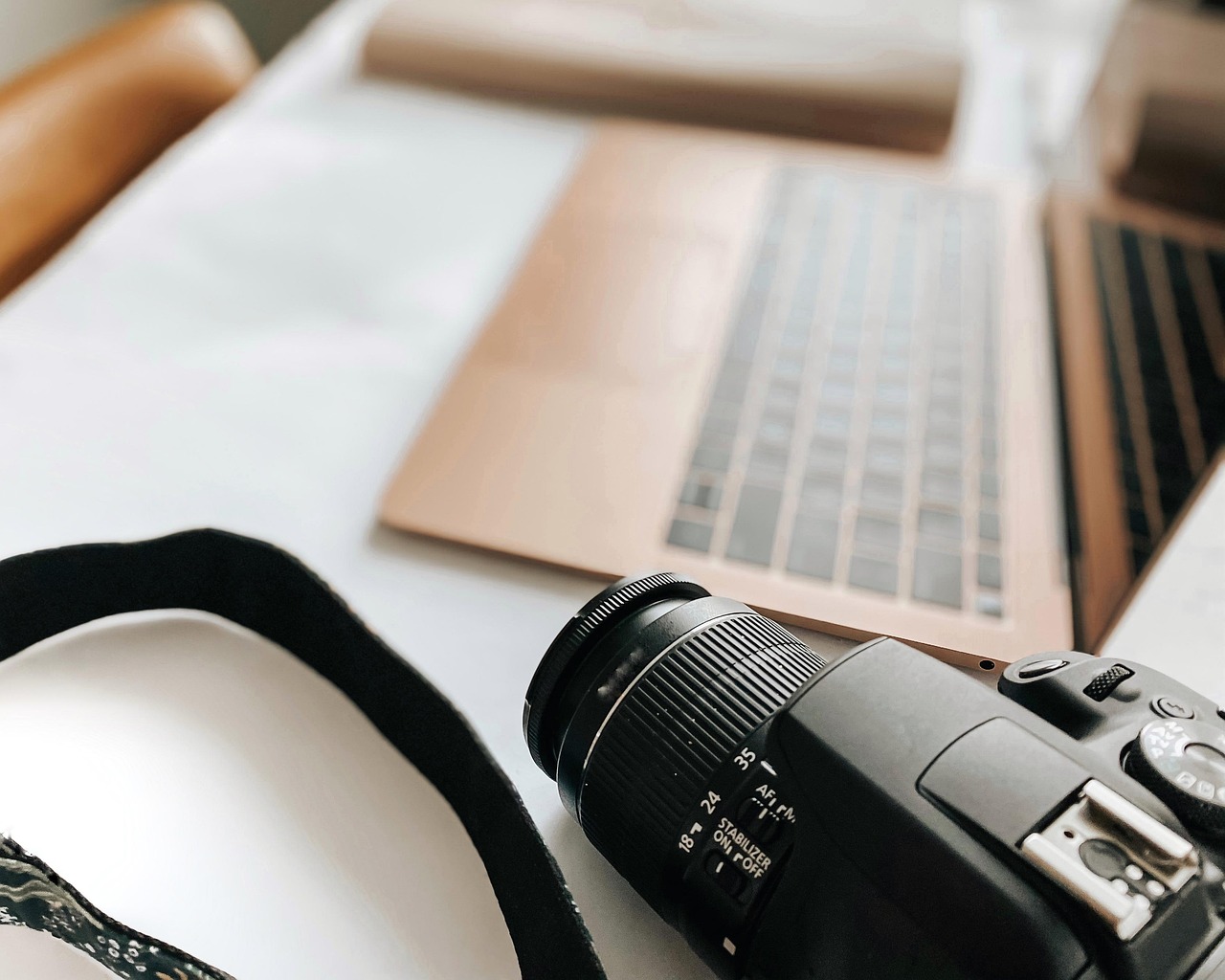 The Digital Revolution: Embracing Virtual Keepsakes (image credits: pixabay)