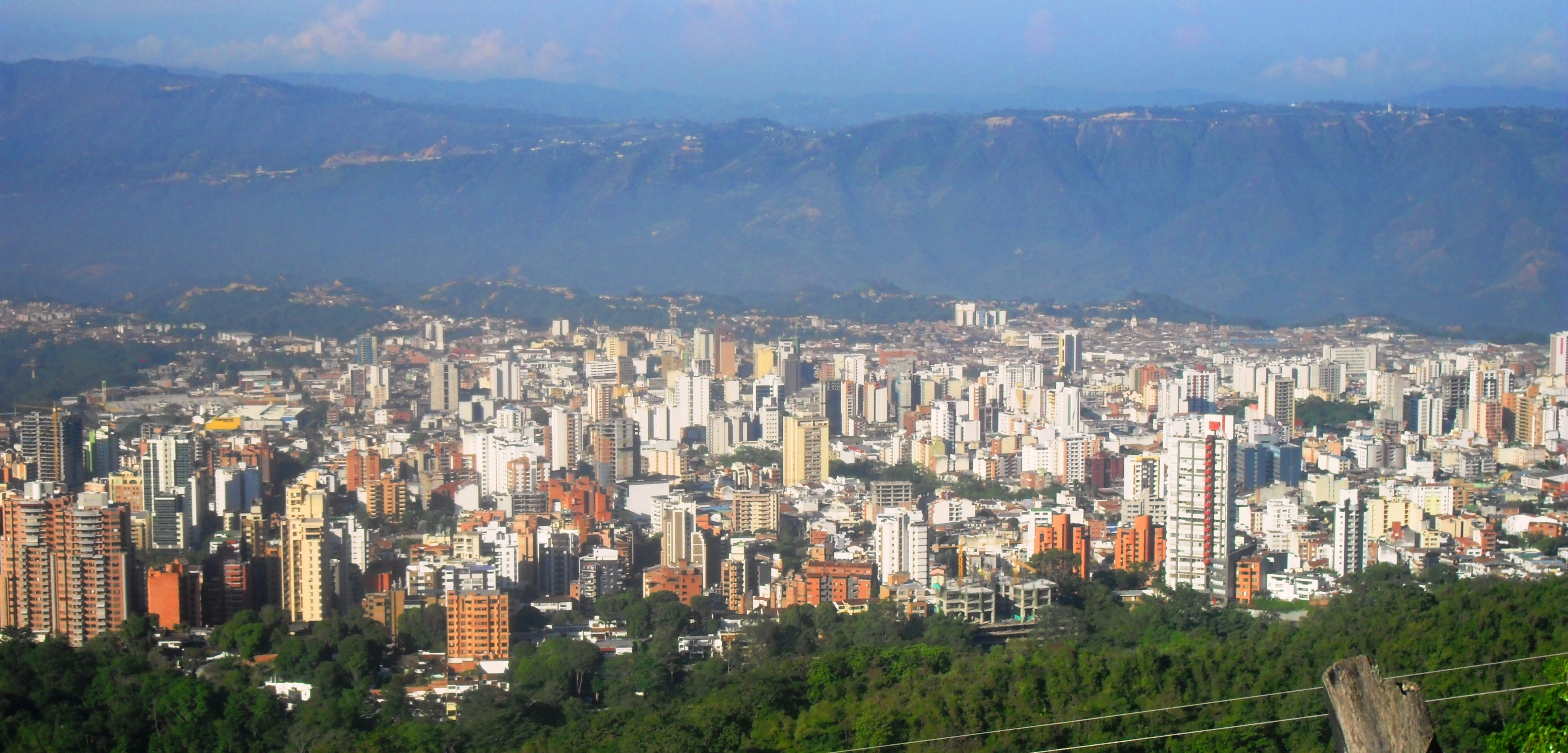 Colombia: Vibrant Culture, Affordable Homes (image credits: wikimedia)