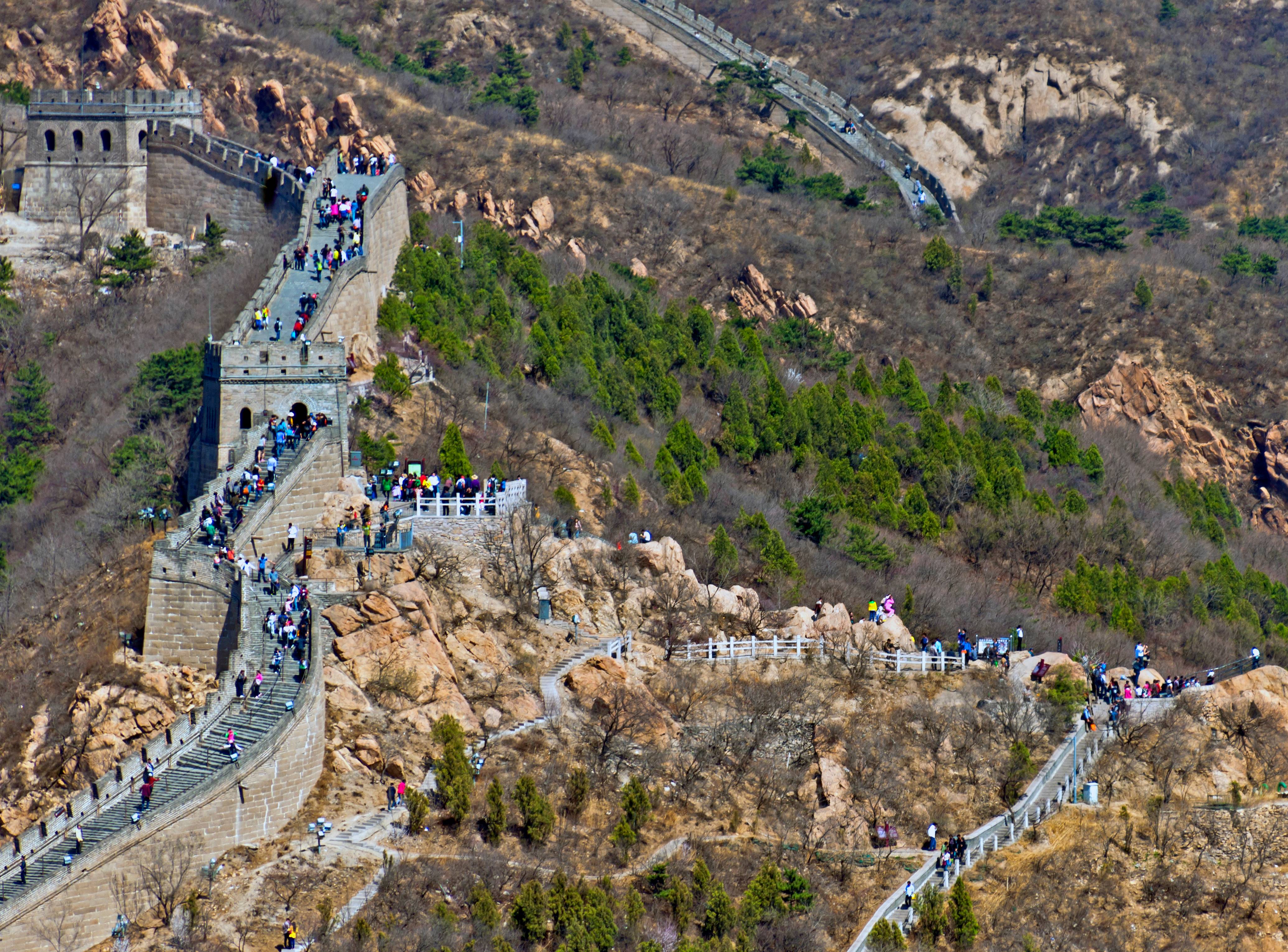 The Great Wall of China’s Crowded Sections (image credits: wikimedia)