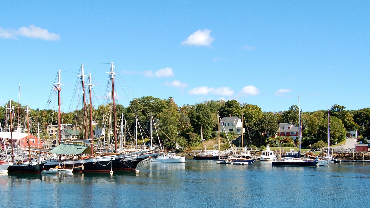 Camden, Maine: Coastal Serenity with a Creative Spirit (image credits: pixabay)