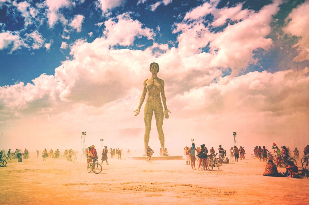 Burning Man – America’s Radical Gathering in the Desert (image credits: rawpixel)