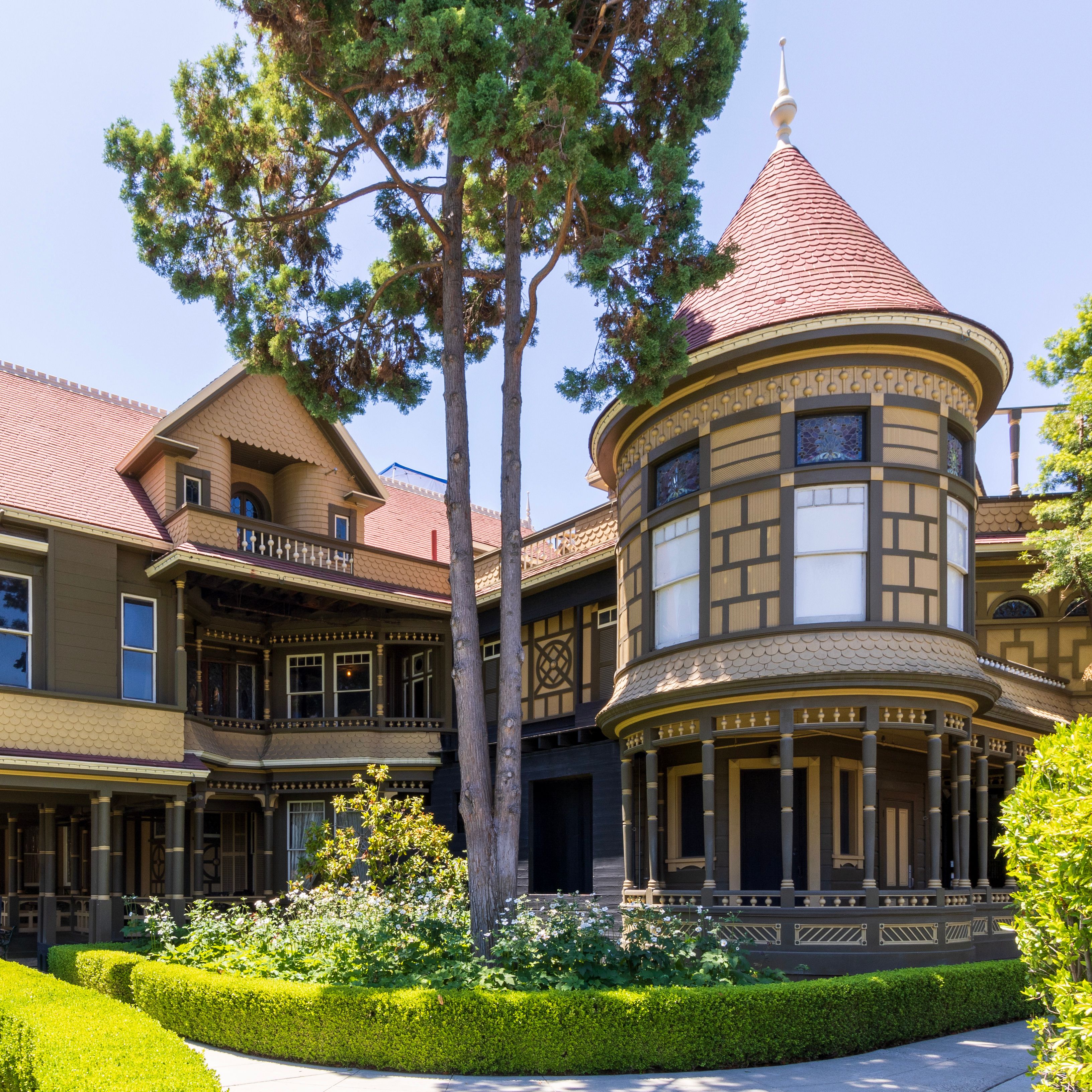 The Winchester Mystery House, California, USA (image credits: wikimedia)