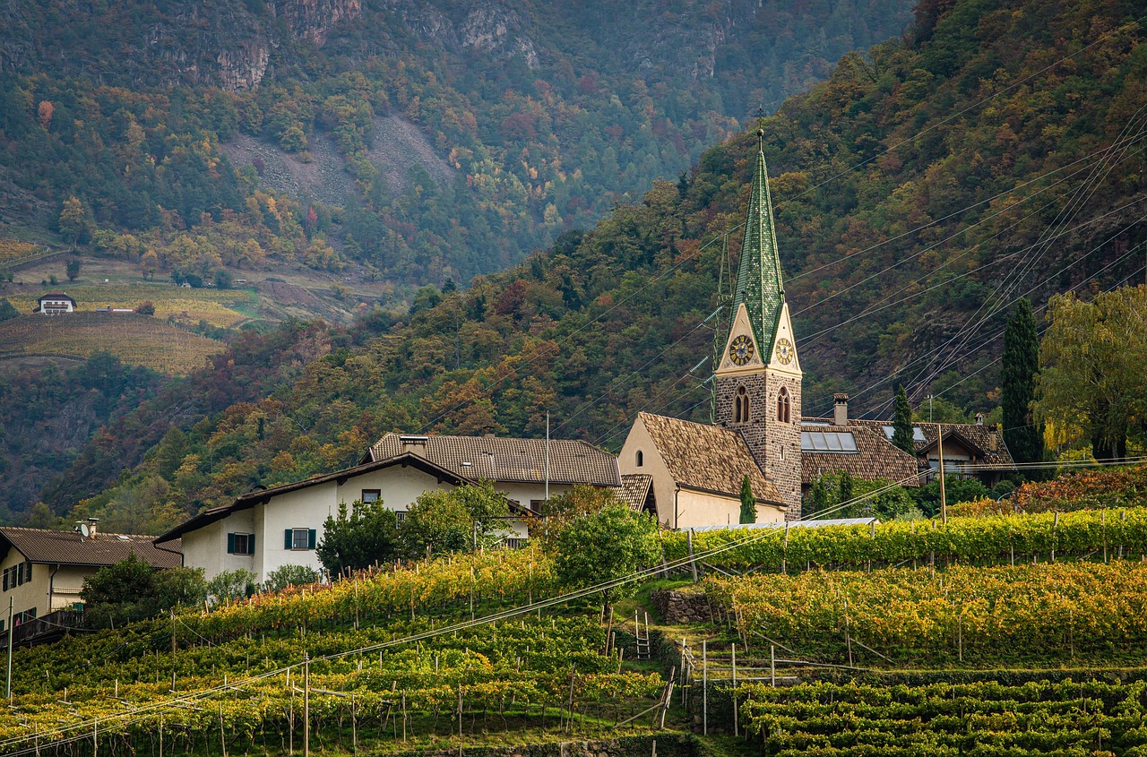 Italy: Artistic Seasons from Alps to Islands (image credits: pixabay)