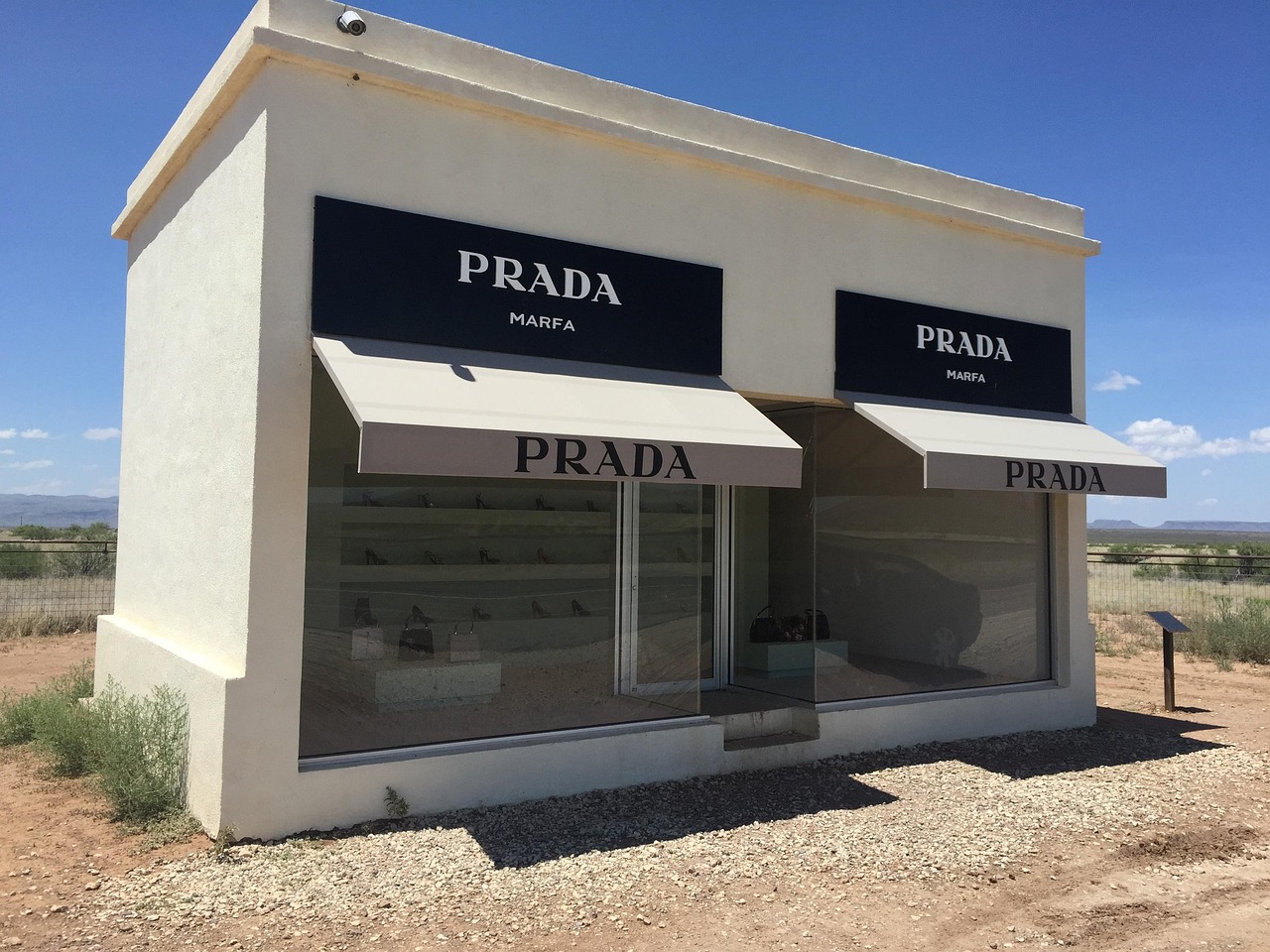 The Role of Social Media in Promoting Small Towns (image credits: pixabay)