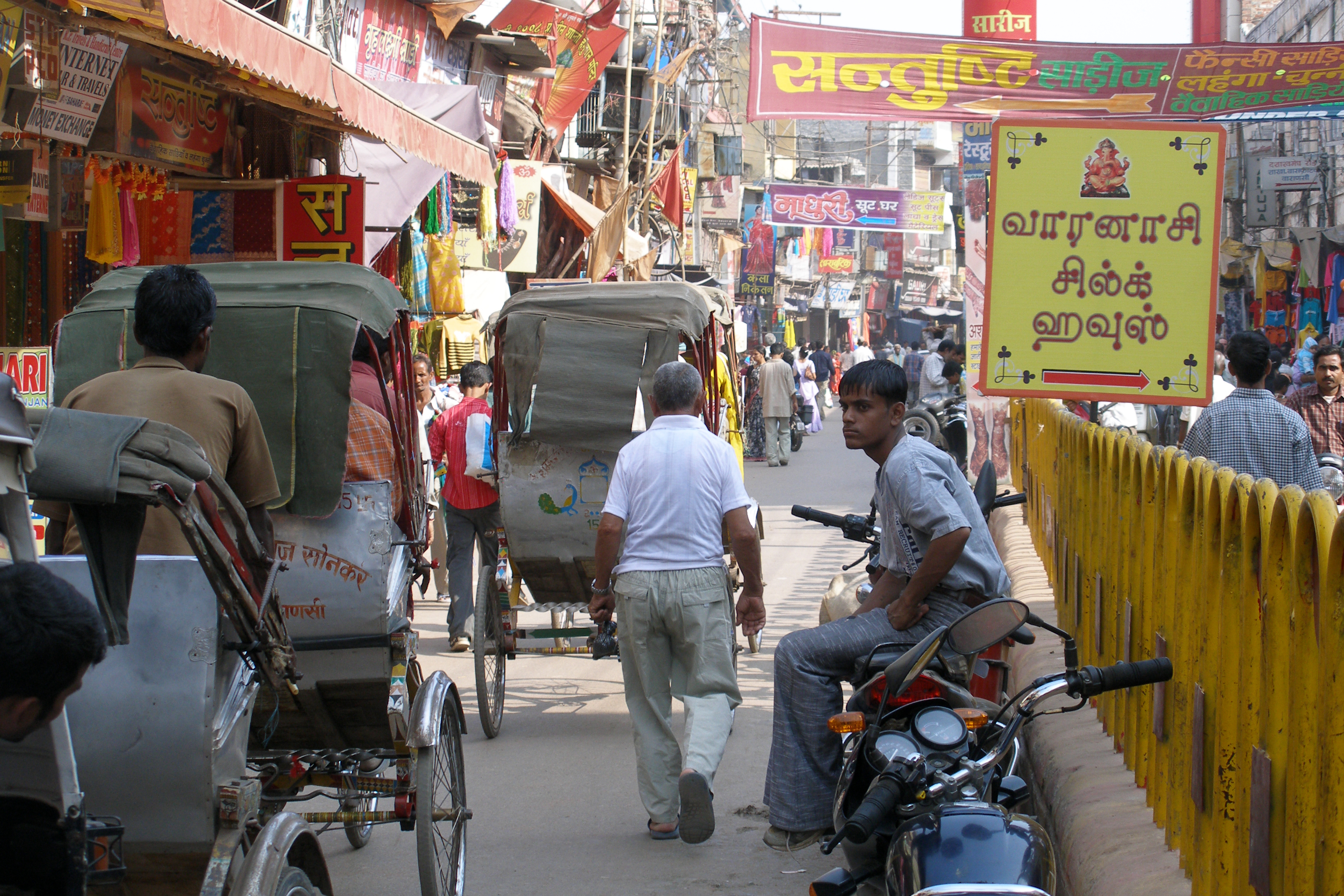 The Labyrinthine Old City: Chaos, Commerce, and Community (image credits: wikimedia)