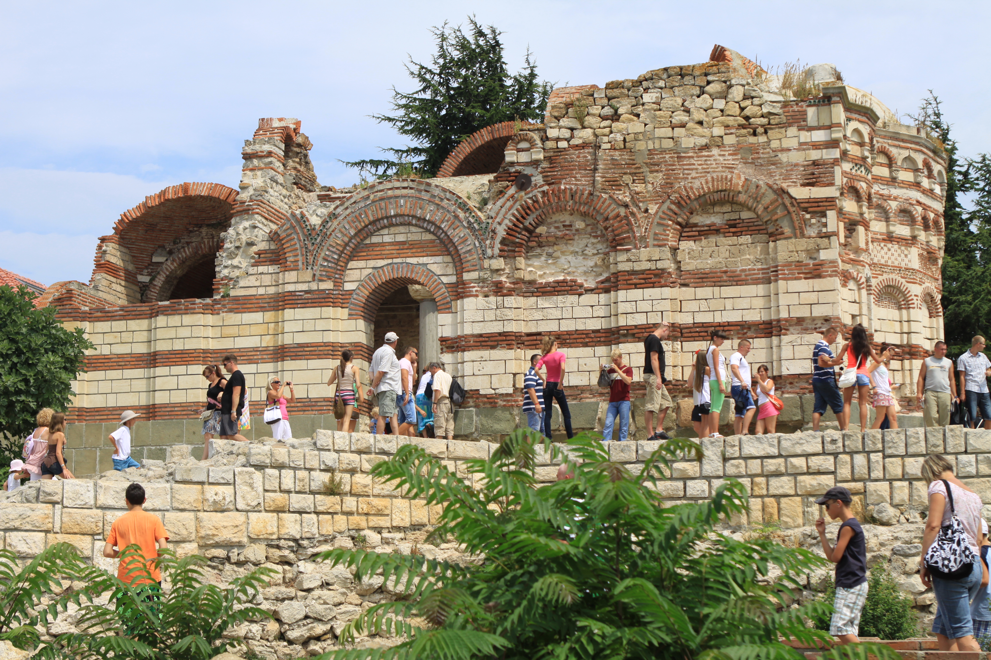 9. Avoid Over-Tourism Areas (image credits: wikimedia)