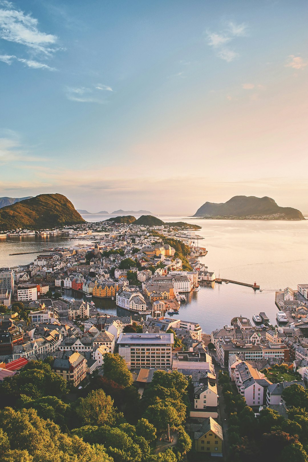 Norway: Glacial Waters Flow to Every Home (image credits: unsplash)