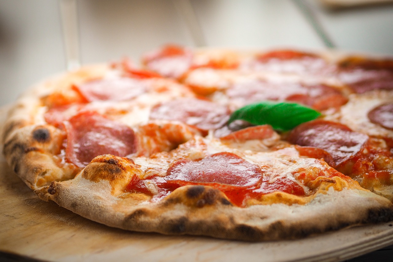 Food Scene: Tourist Tastes Trump Tradition (image credits: pixabay)