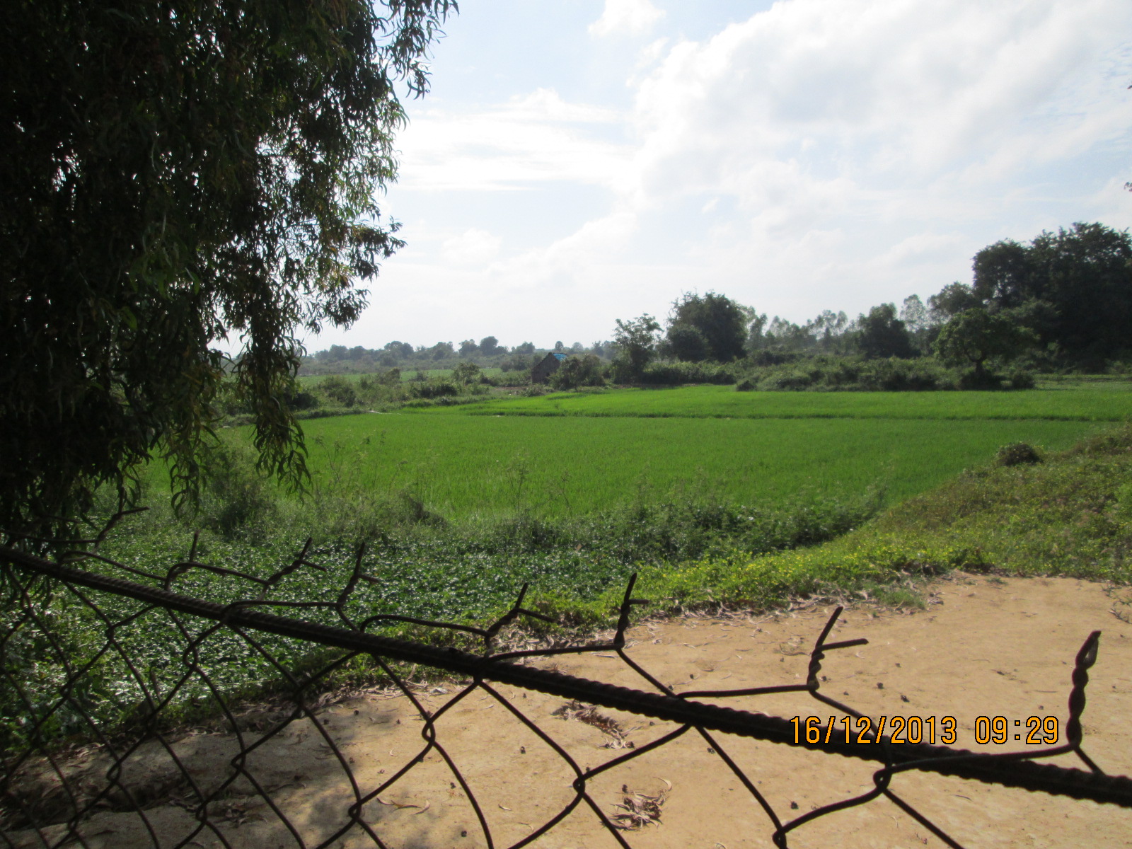 Choeung Ek Killing Fields (Cambodia) – A Genocide Memorial in a Mass Graveyard (image credits: wikimedia)