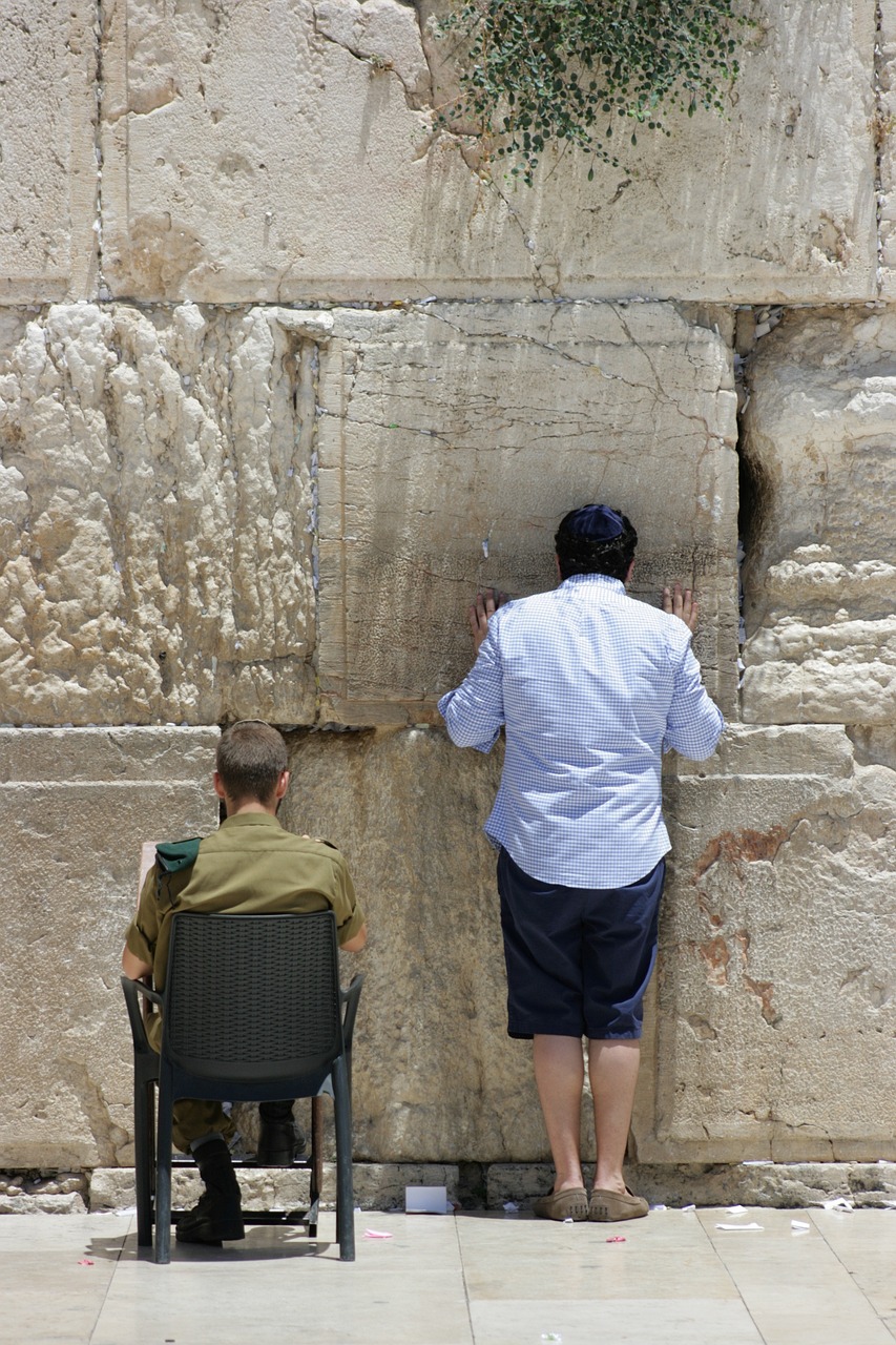 The Western Wall Plaza: A Gathering Place (image credits: pixabay)