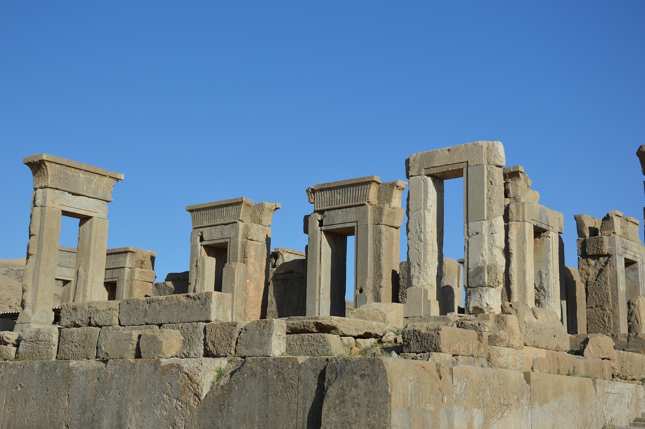 Iran: Sanctions and Political Tensions (image credits: pixabay)