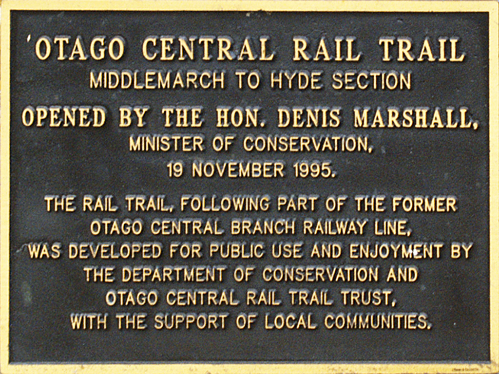 The Otago Central Rail Trail, New Zealand (image credits: wikimedia)