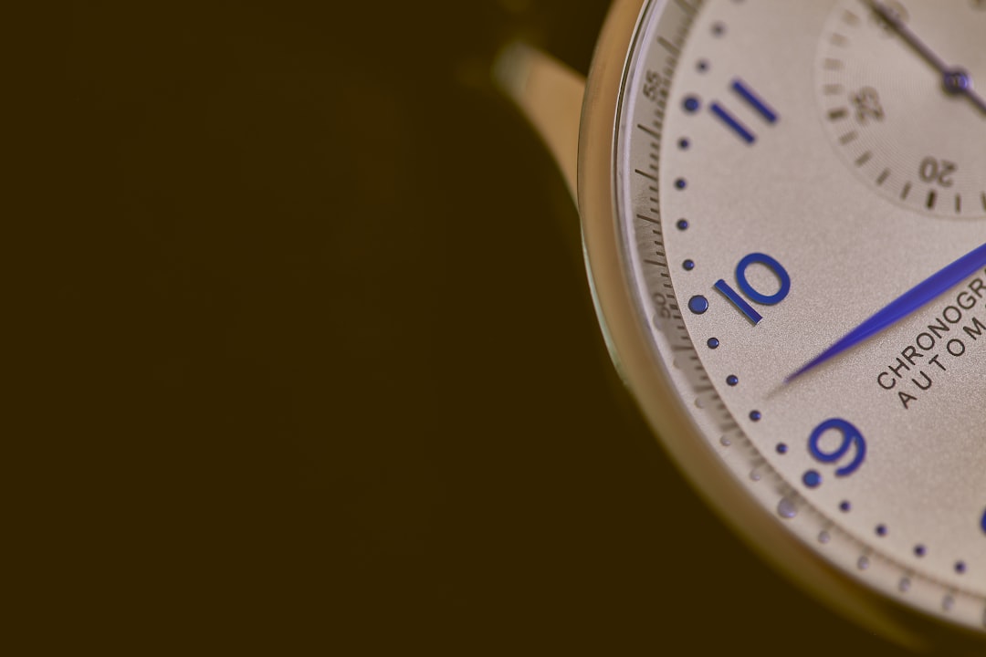Last-Minute Bookings: When Procrastination Pays Off (image credits: unsplash)