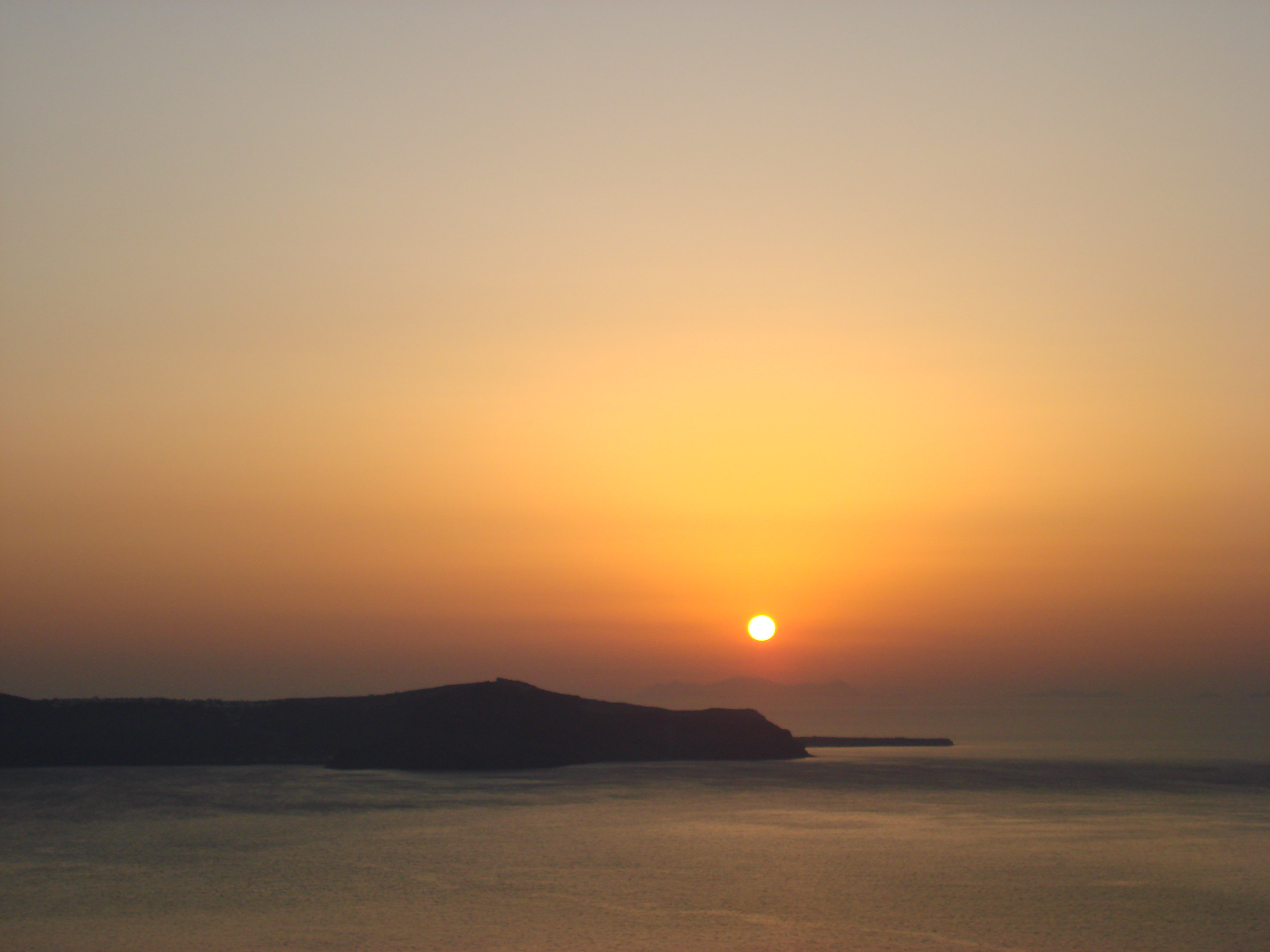 Santorini On the Edge of Overload (image credits: wikimedia)
