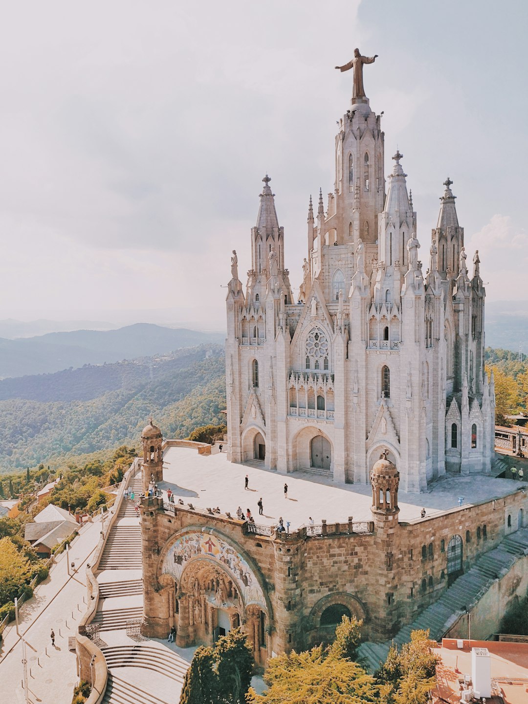 Barcelona, Spain: Regulating Visitor Numbers (image credits: unsplash)